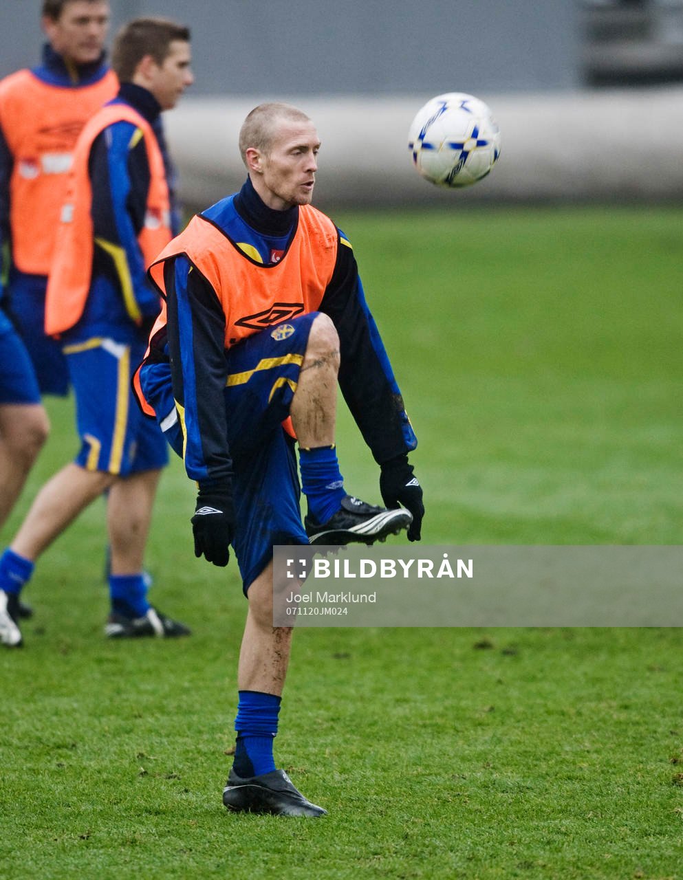 Christian Wilhelmsson lattjar med bollen