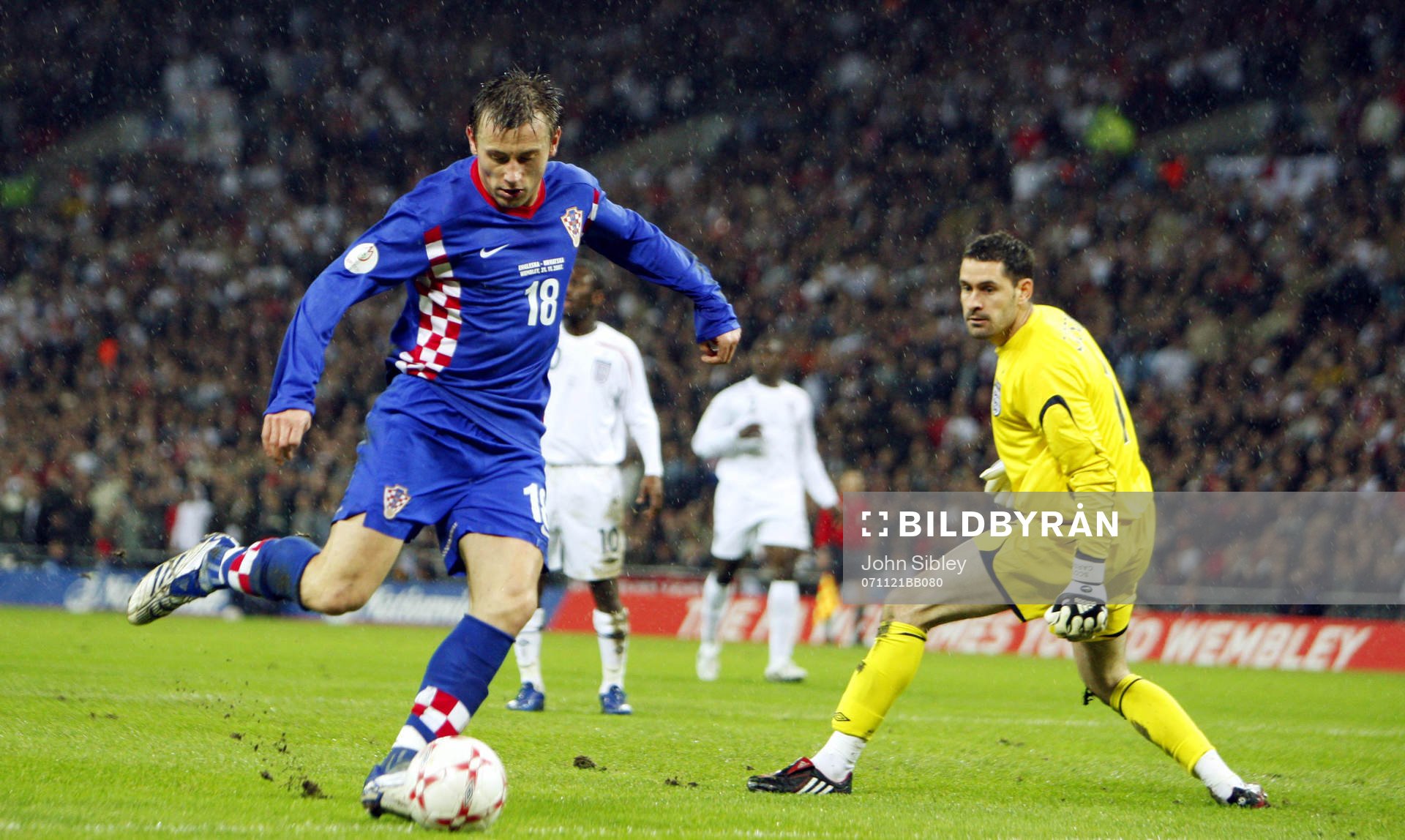 Ivica Olic, Kroatien gör andra målet, Scott Carson,