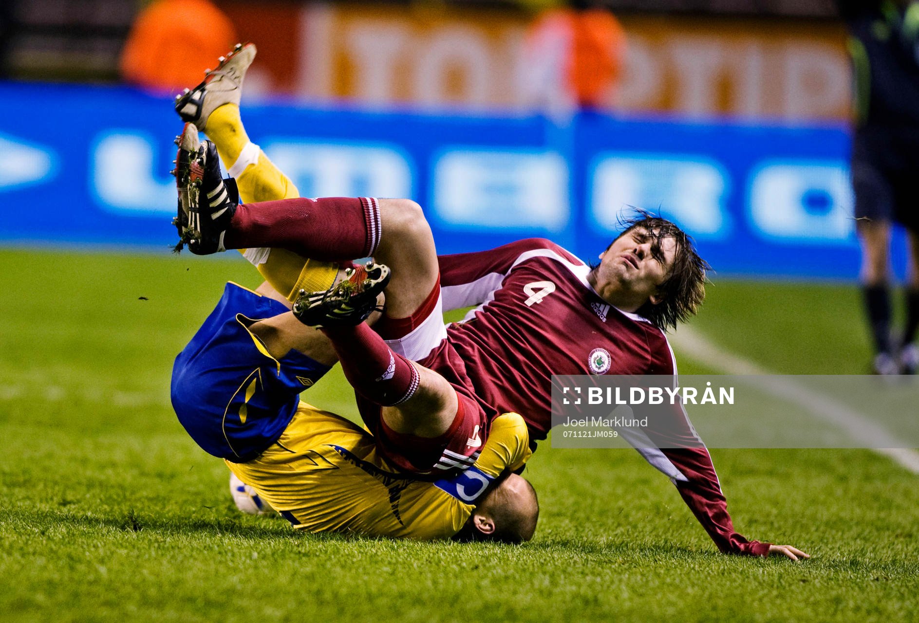 Fredrik Ljungberg, Sverige, fick Dzintars Zirnis, Lettland,