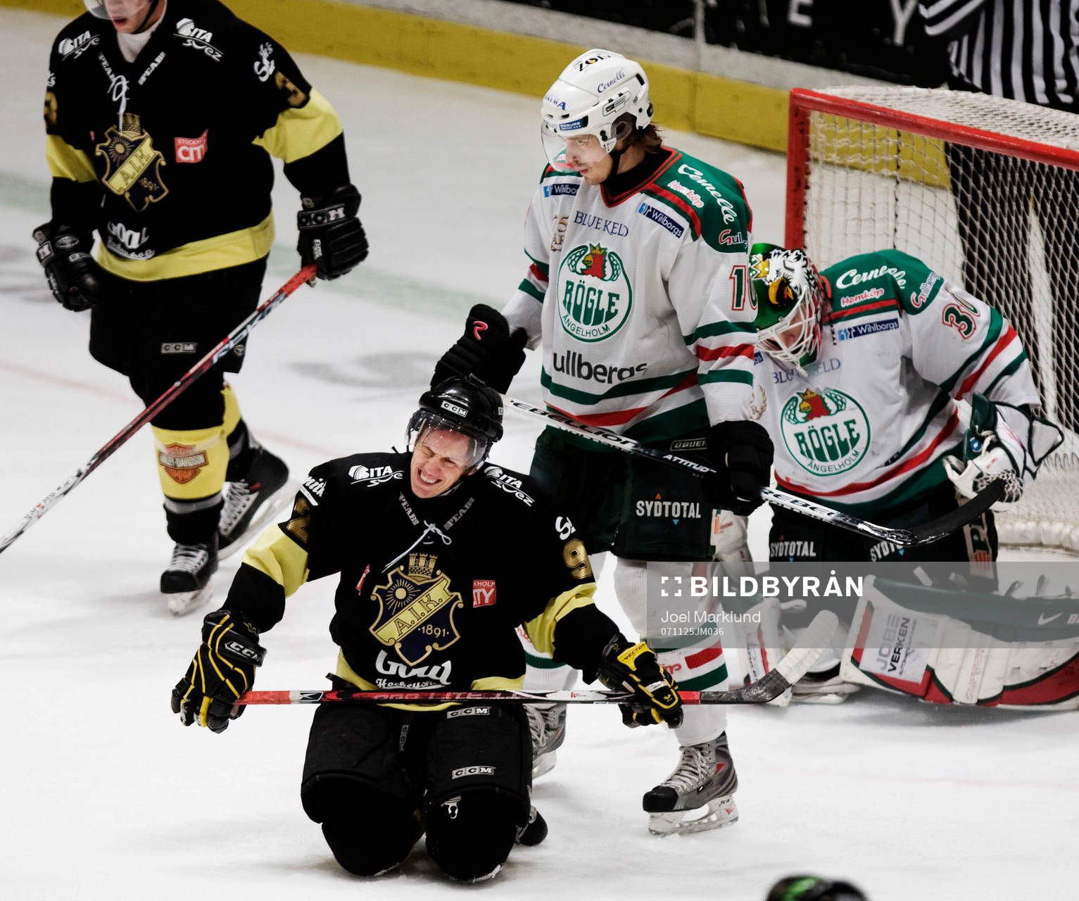 Jonas Westerling, AIK, grinar illa