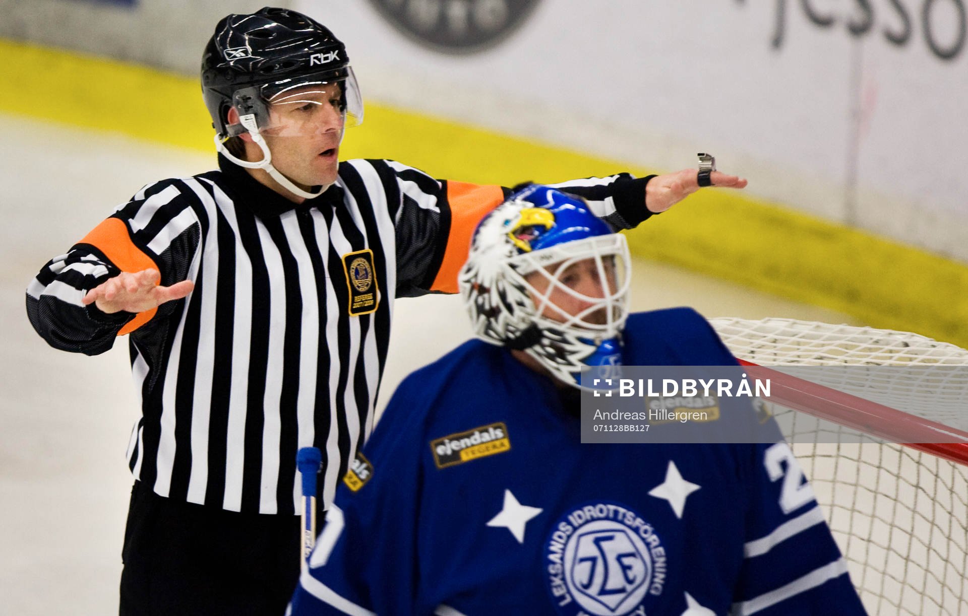 Wolmer Edqvist, domare och Edward Belfour, målvakt
