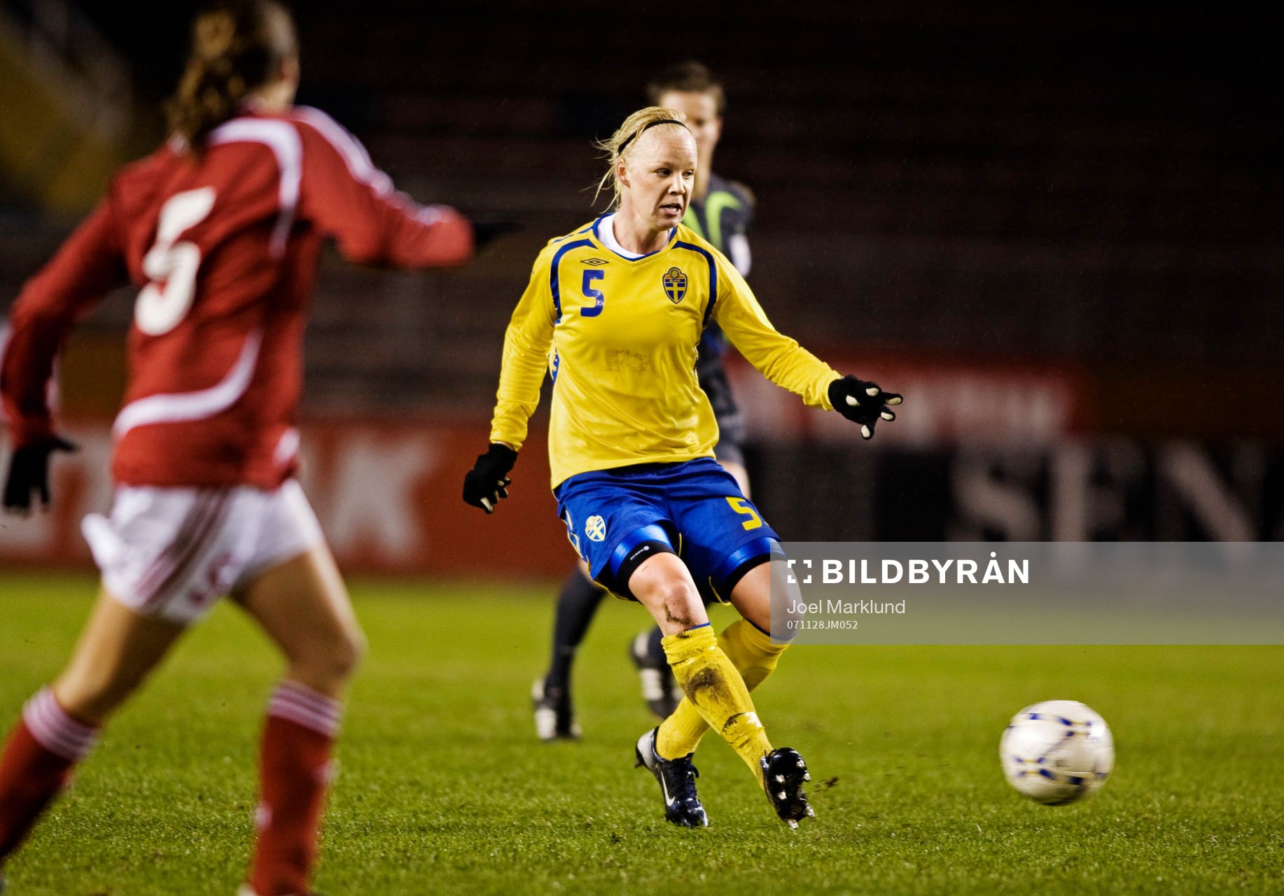 Caroline Seger, Sverige