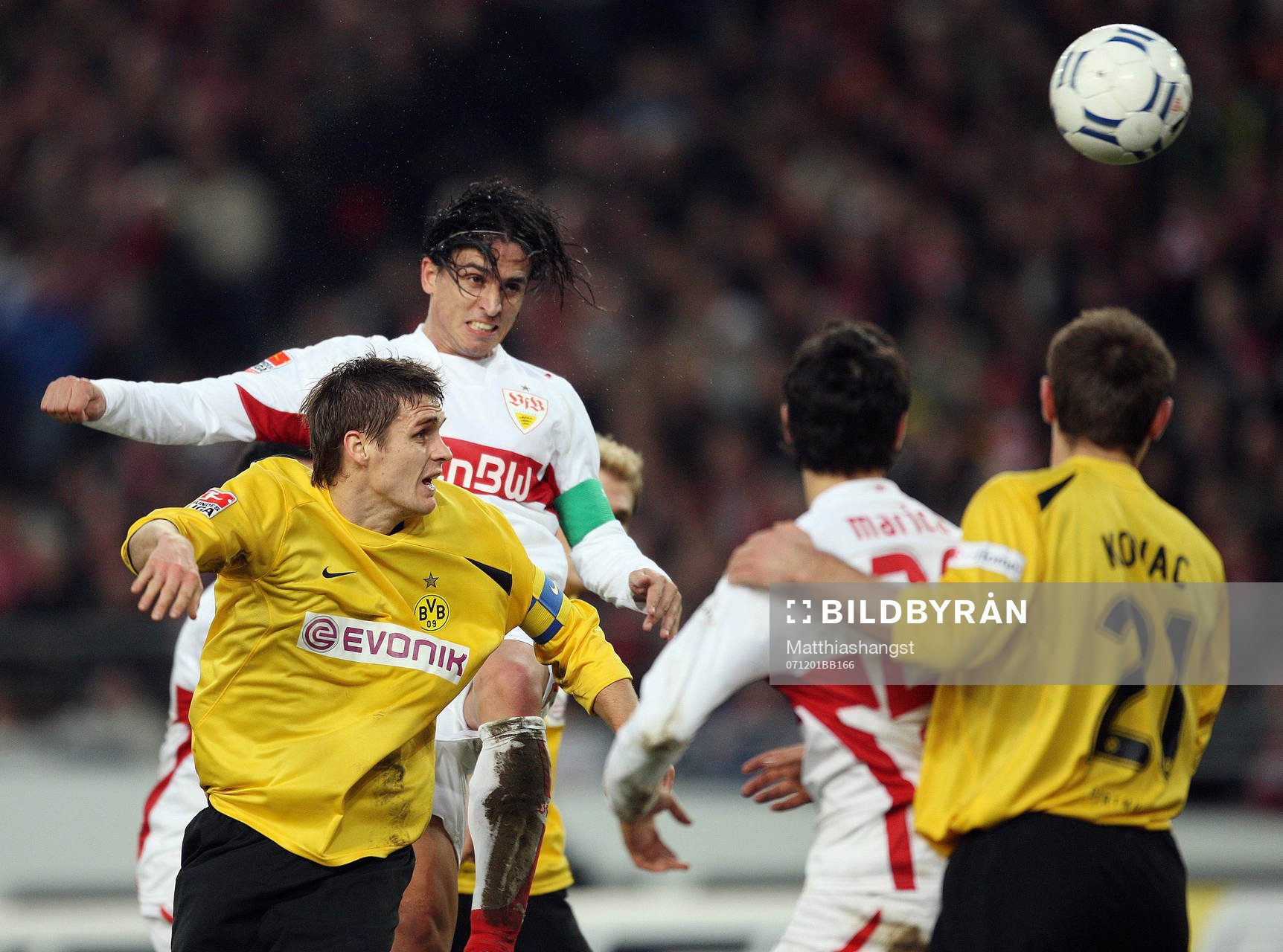  Sebastian Kehl, Dortmund och Fernando Meira, Stuttgart.
