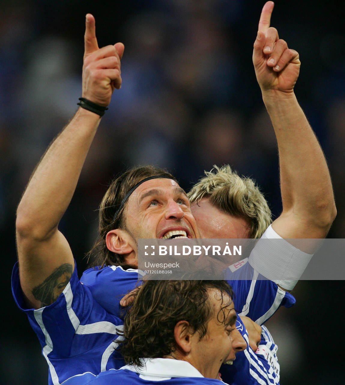   Marcelo Bordon, Rafinha, Ivan Rakitic, Schalke, jubel efter mål. 