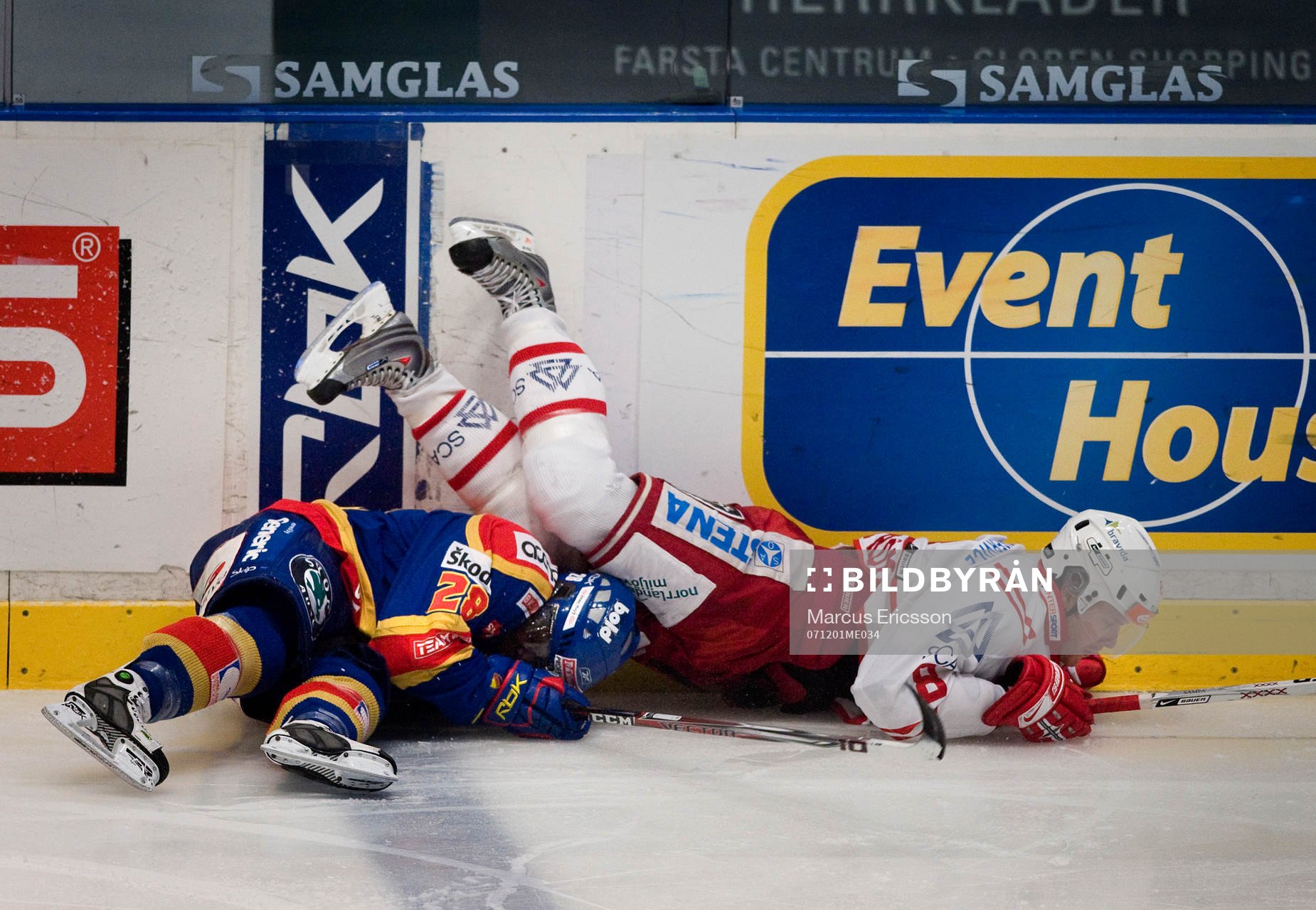 Carl Gustafsson, Djurgården trycks ned av Sanny