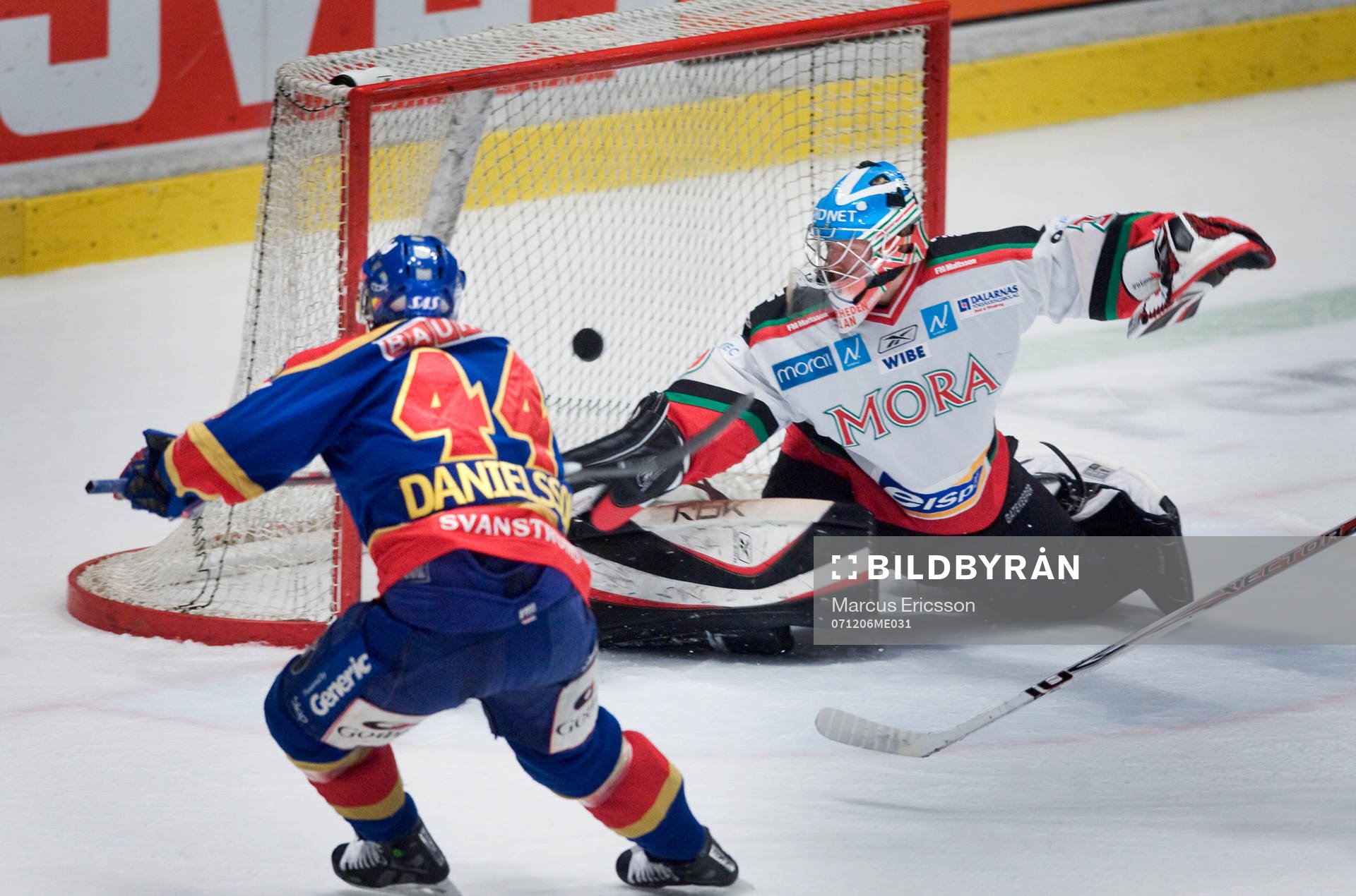 Nicklas Danielsson, Djurgården, trycker in pucken bakom