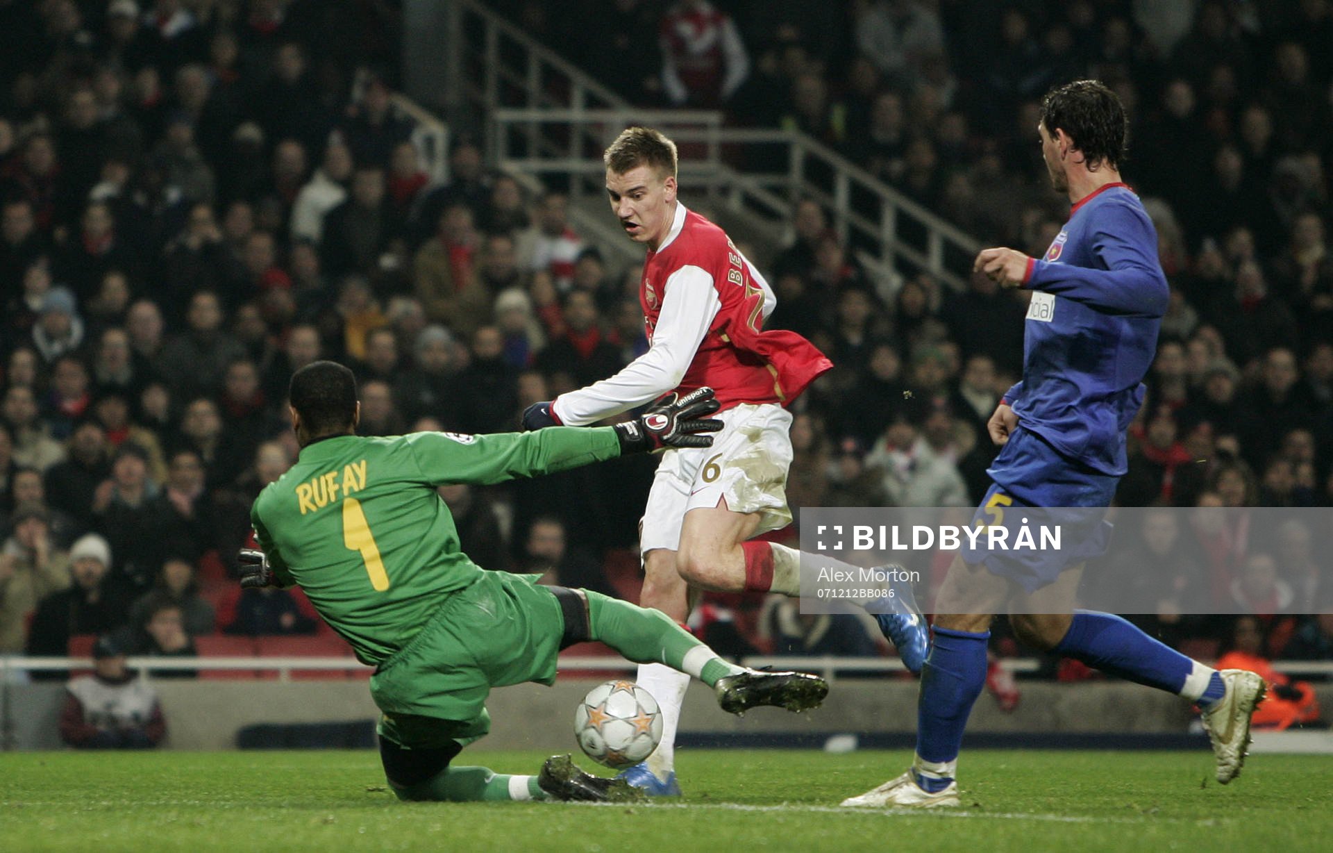 Nicklas Bendtner, Arsenal, gör andra målet