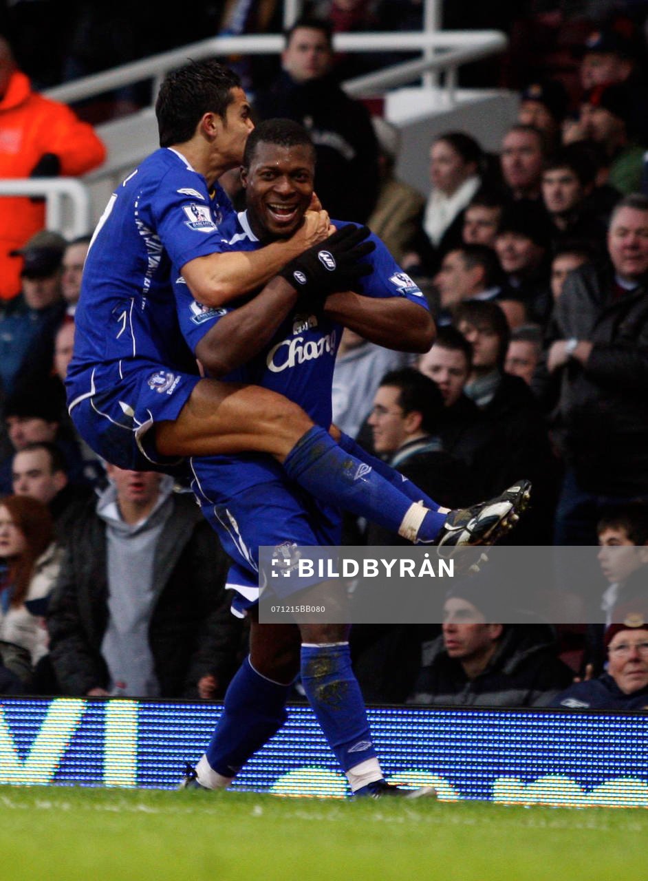 Yakubu och Tim Cahill, Everton, jubel