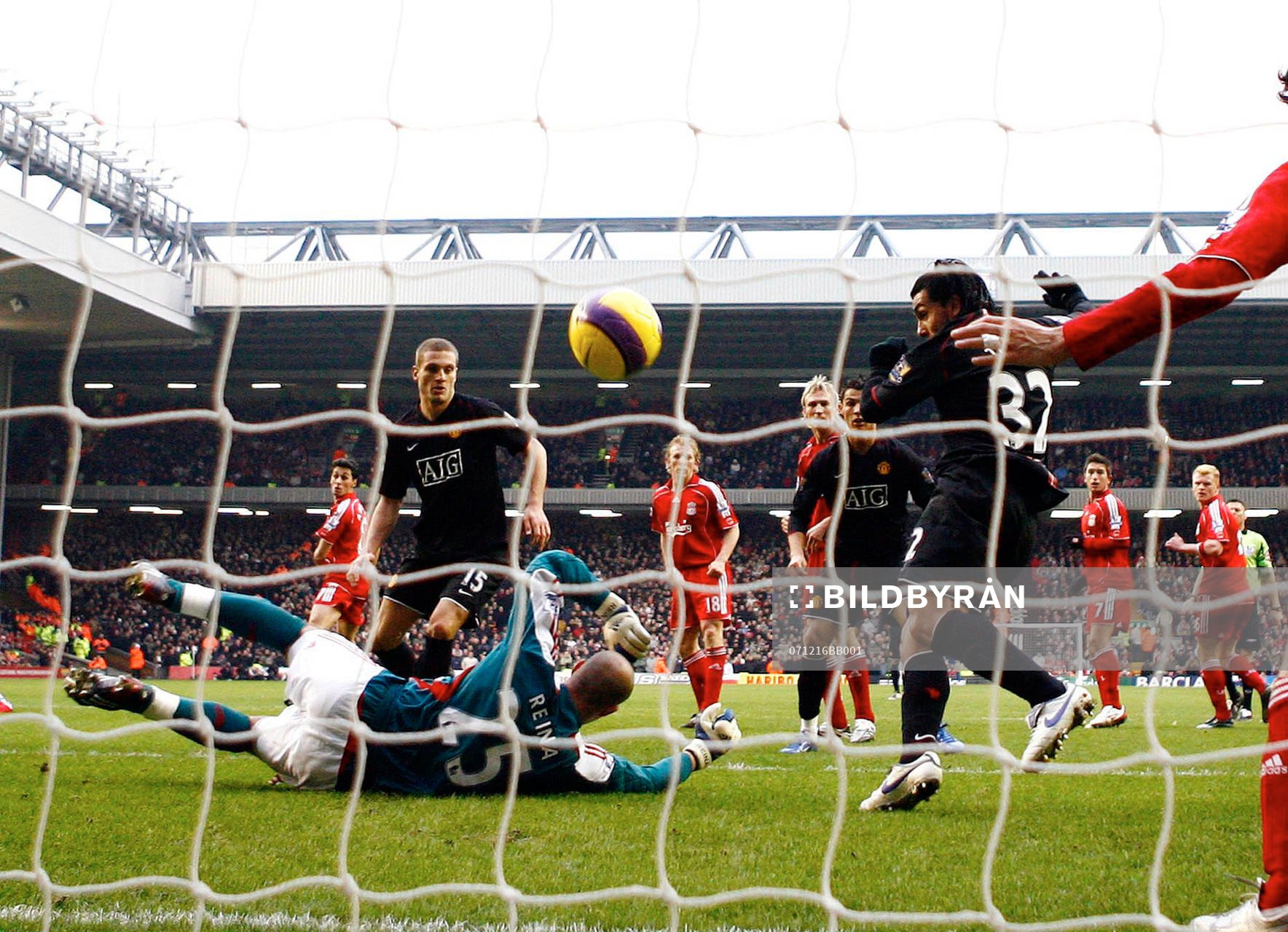 Carlos Tevez, Manchester United