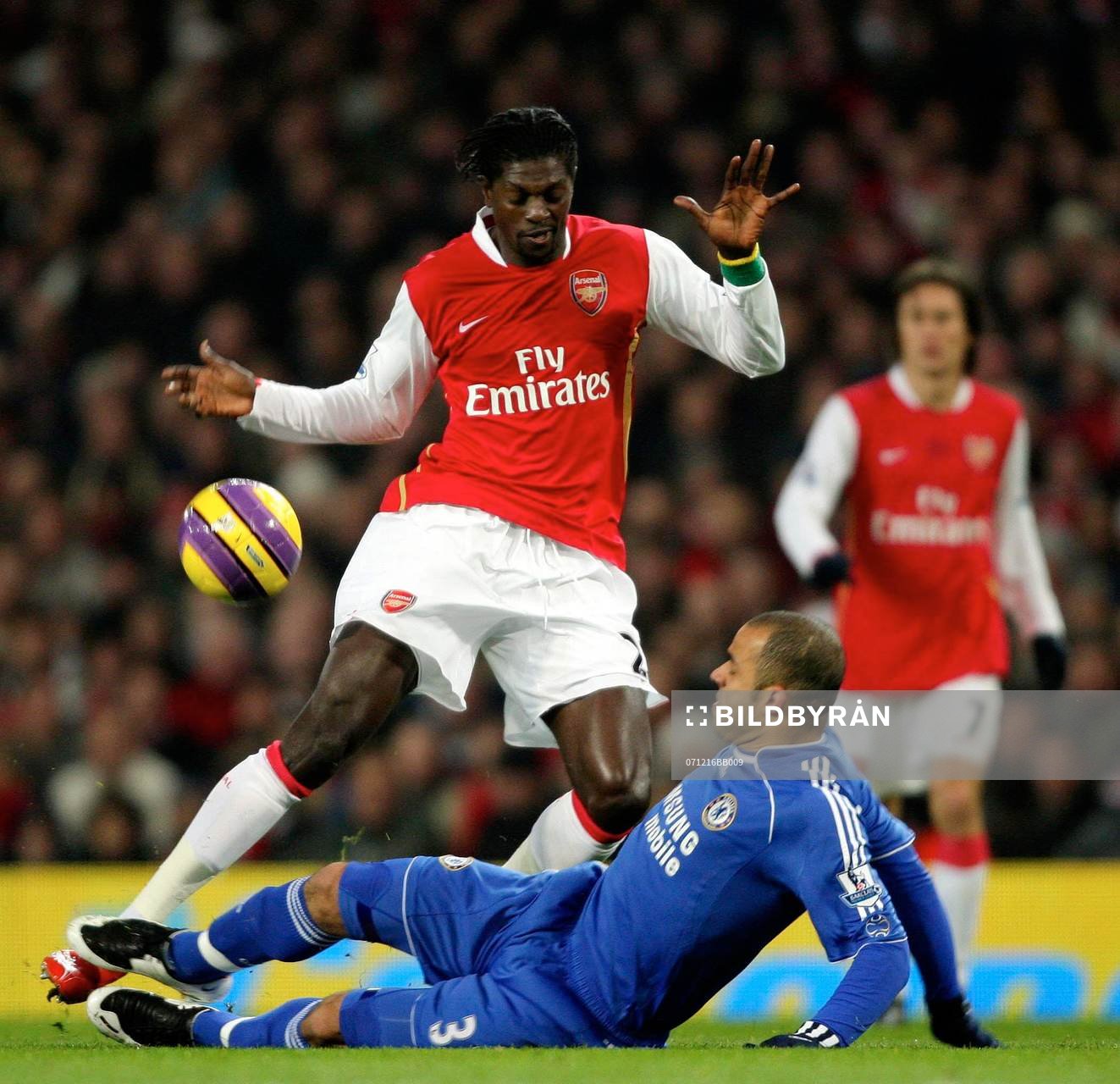Emmanuel Adebayor och Alex