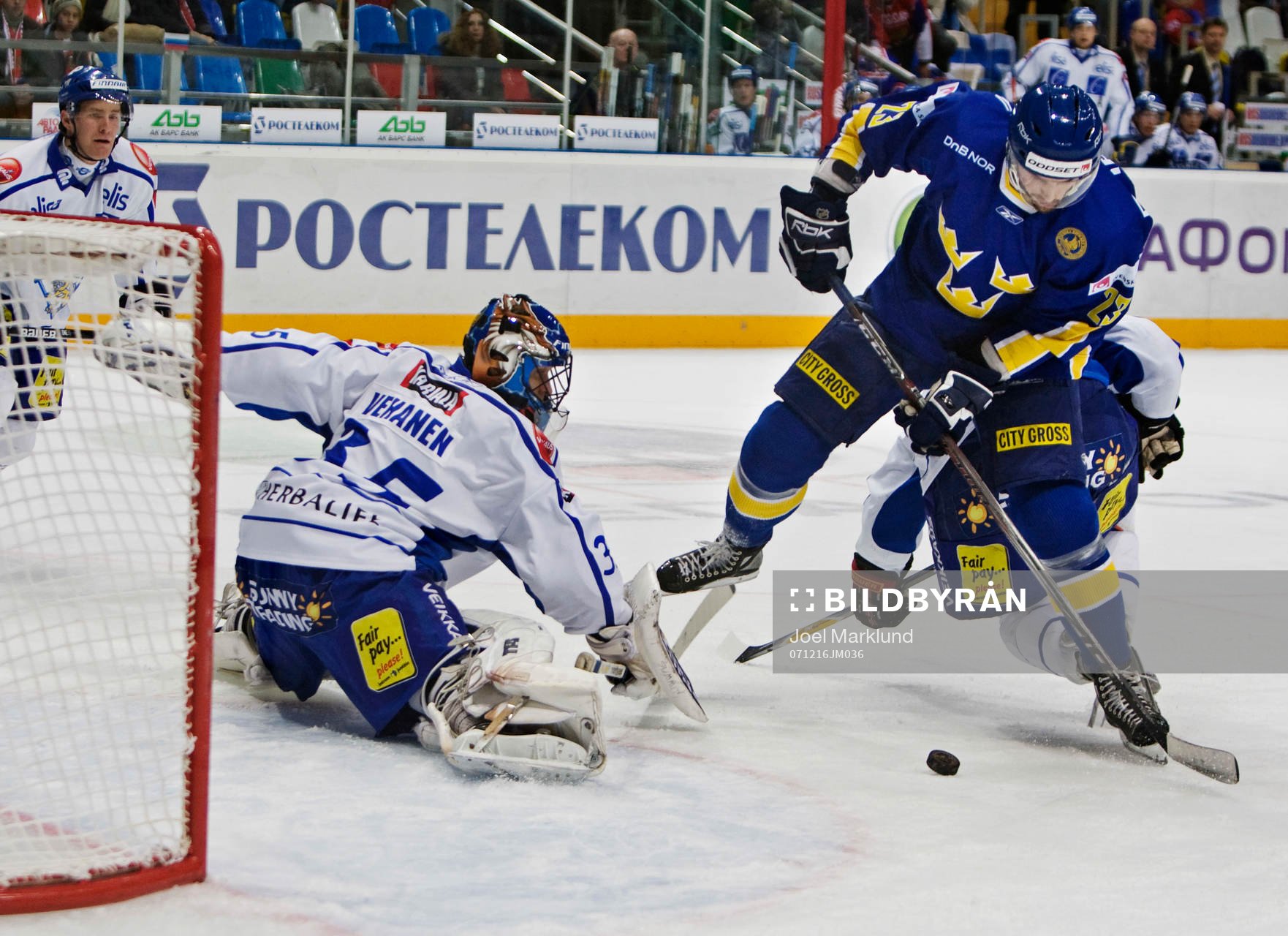 Niklas Persson, Sverige och Petri Vehanen, målvakt, Finland