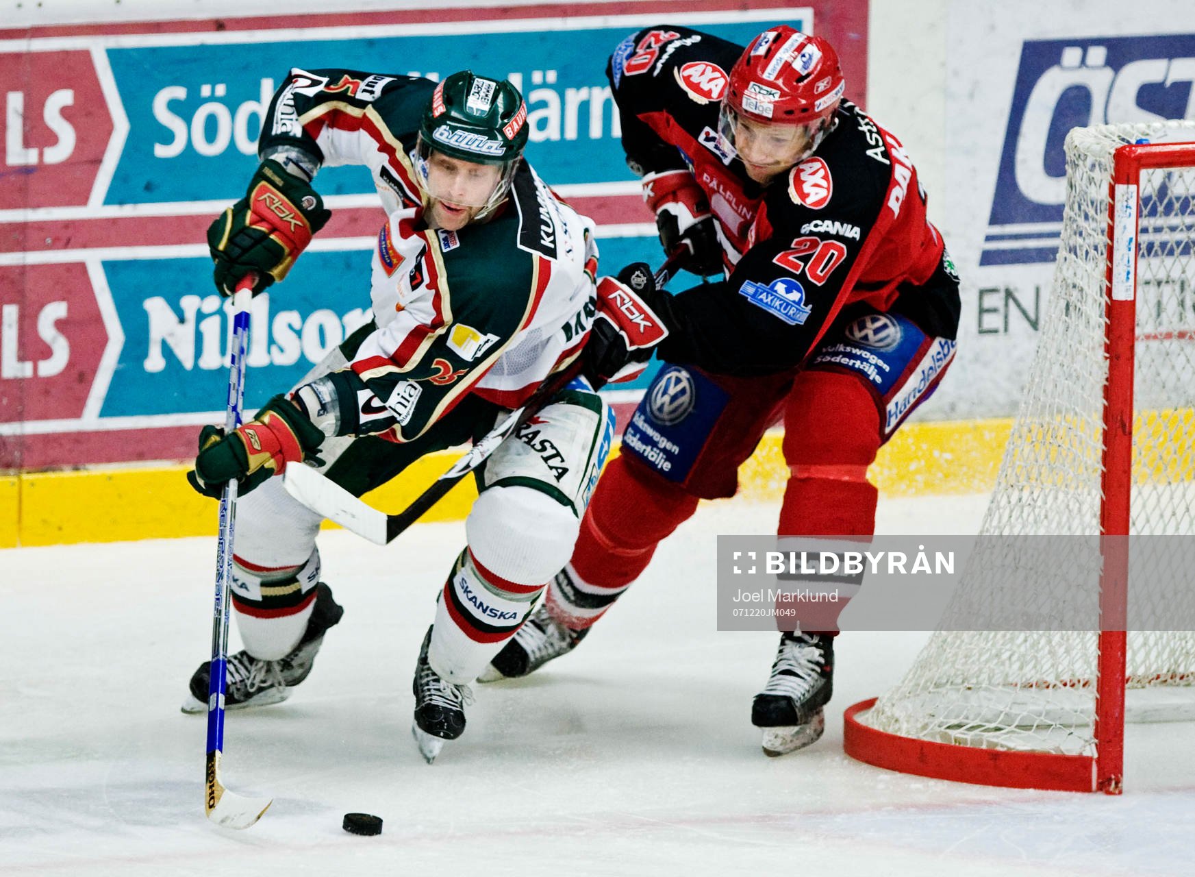 Petri Pakaslahti, Södertälje, hakar Oscar Ackeström,