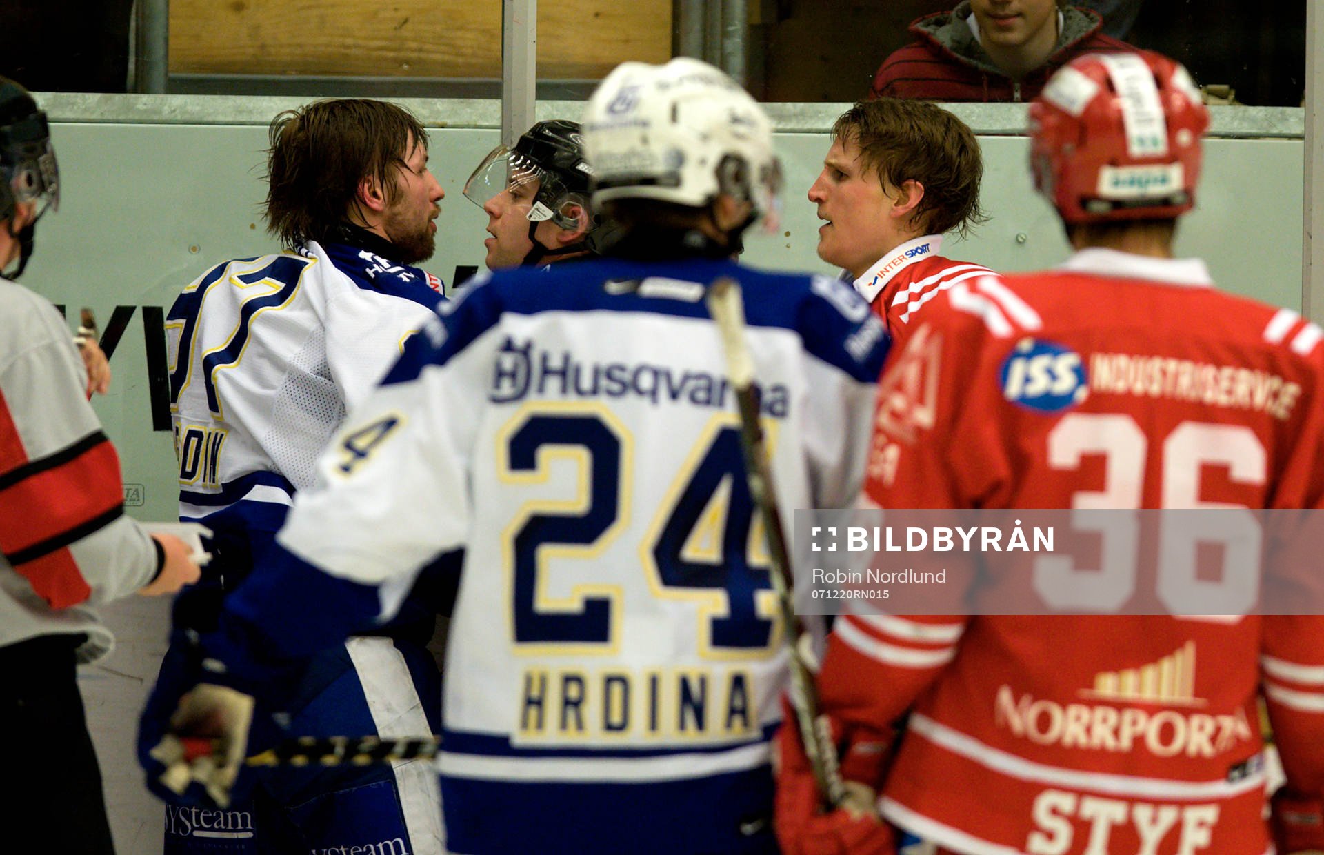 Per Ledin, HV71 och Jonathan Hedström i slagsmål