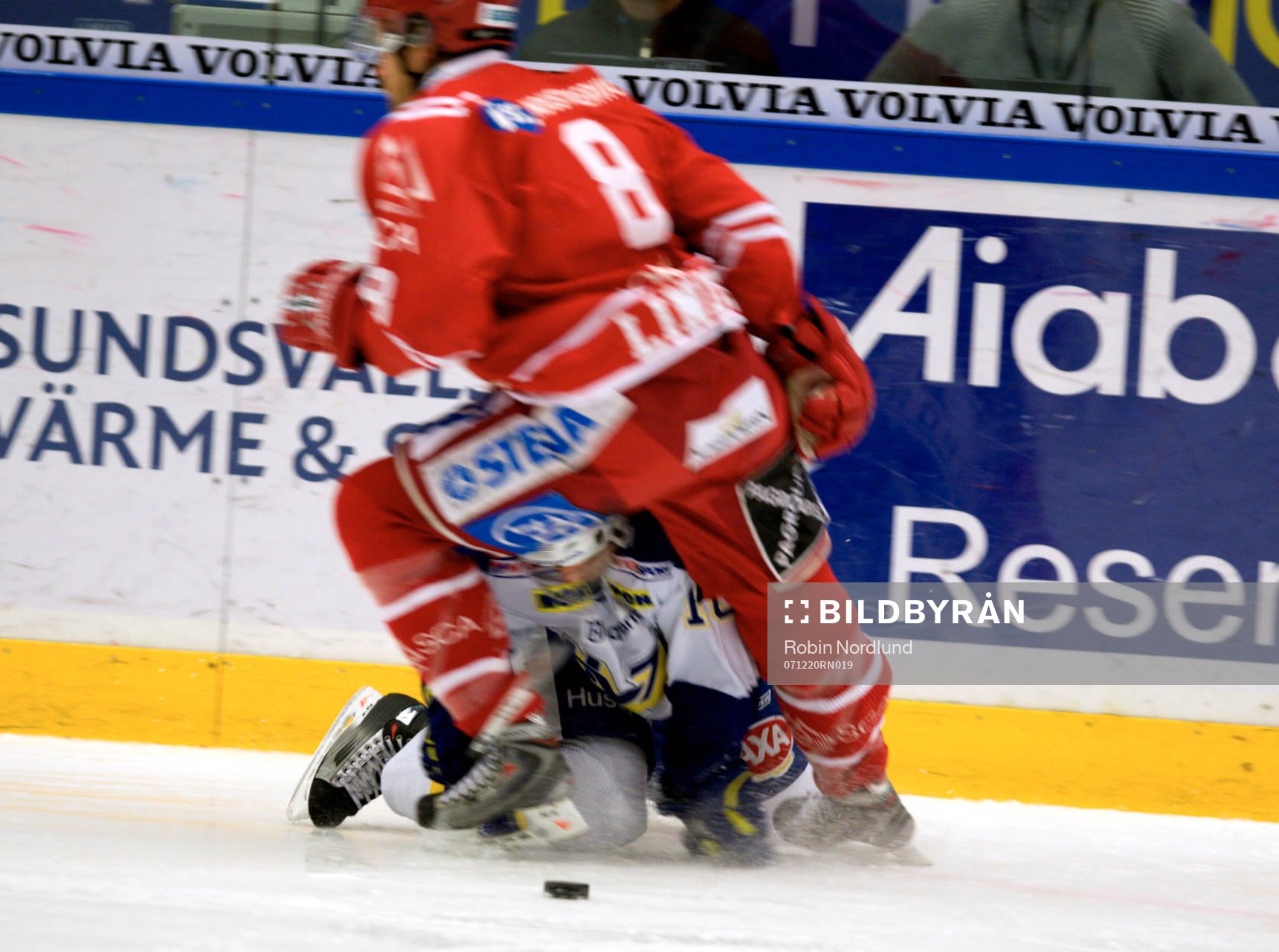 Sanny Lindström, Timrå krockar med Martin Thörnberg, HV71