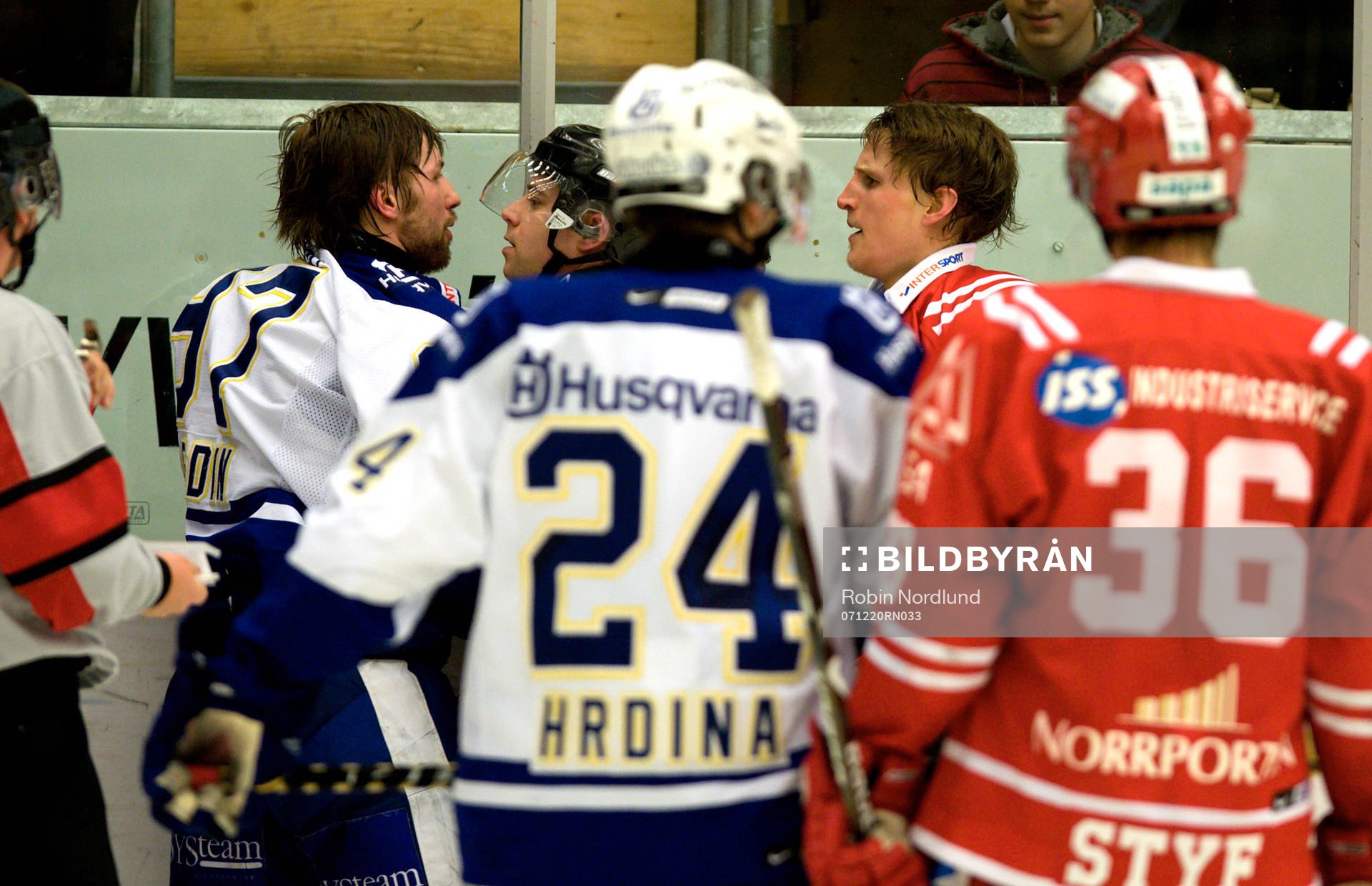 Per Ledin, HV71 och Jonathan Hedström i slagsmål