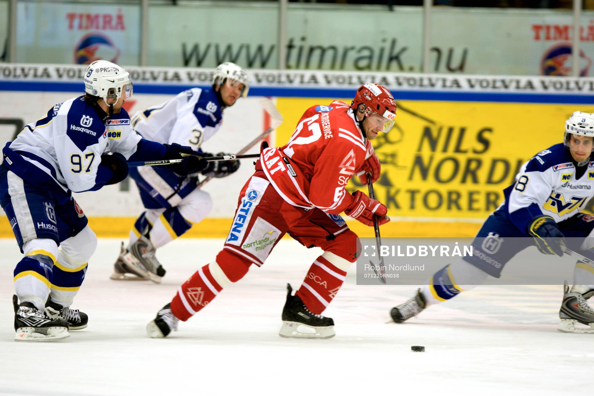 Petr Tenkrat, Timrå blir hakad av Per Ledin, HV71