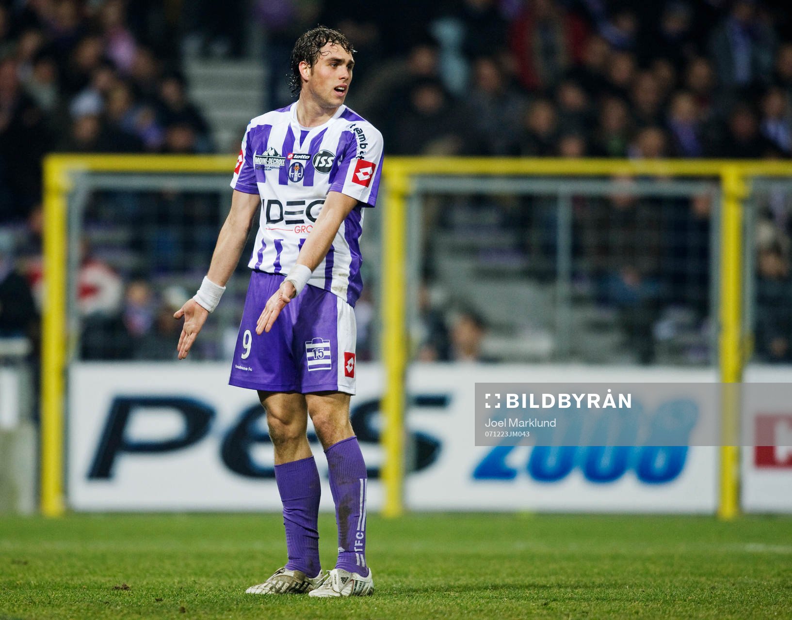 Johan Elmander visar sin besvikelse över att han inte fick