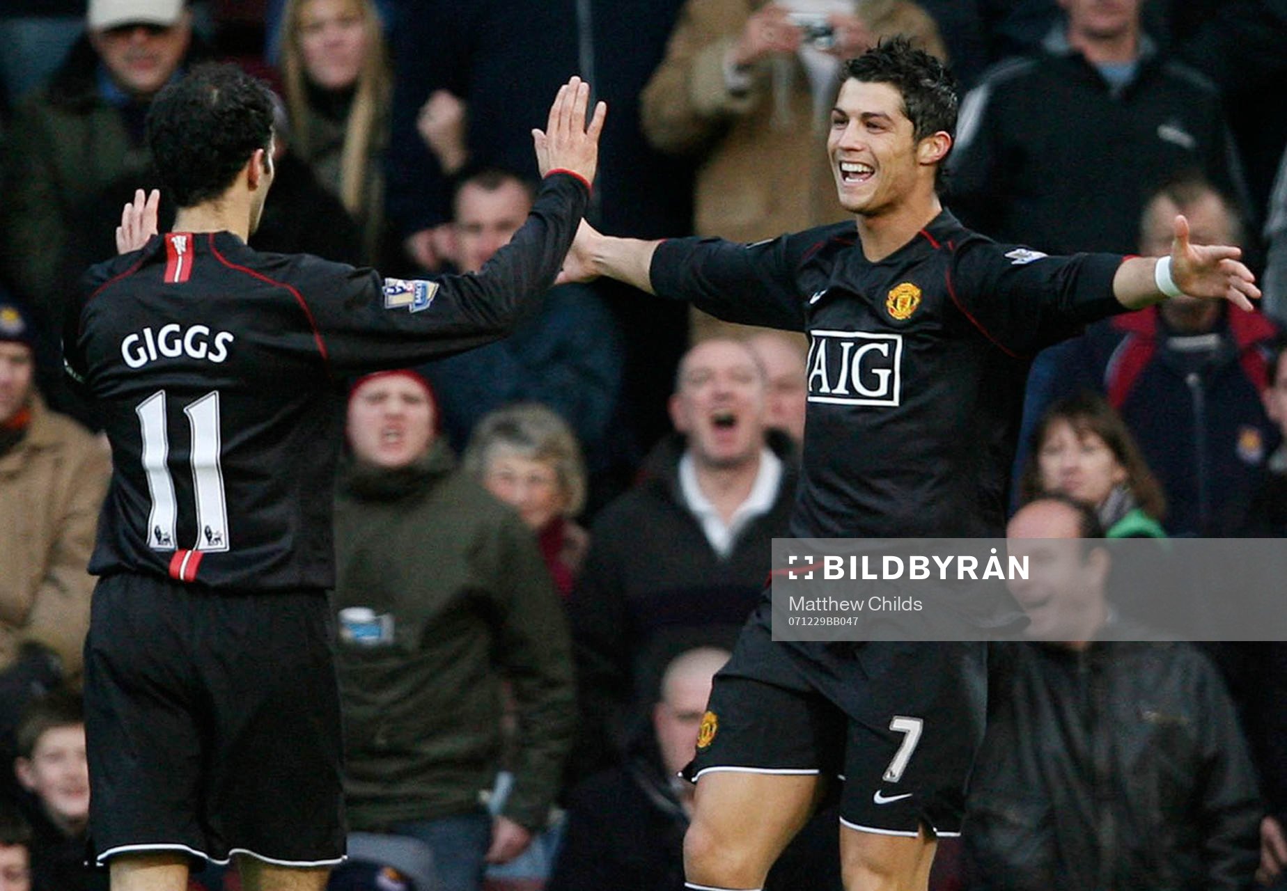  Cristiano Ronaldo jubel med Ryan Giggs efter sitt mål.