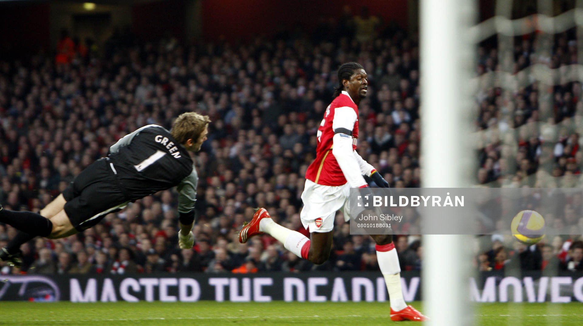  Emmanuel Adebayor, Arsenal gör 2-0 bakom Robert Green, West Ham (målvakt)