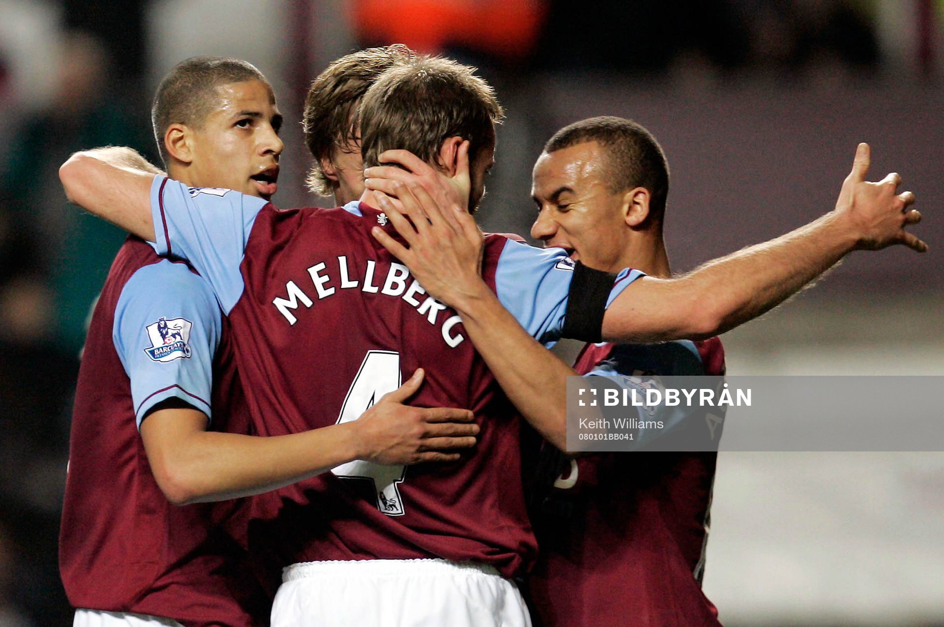  Olof Mellberg, Aston Villa (Jubel)