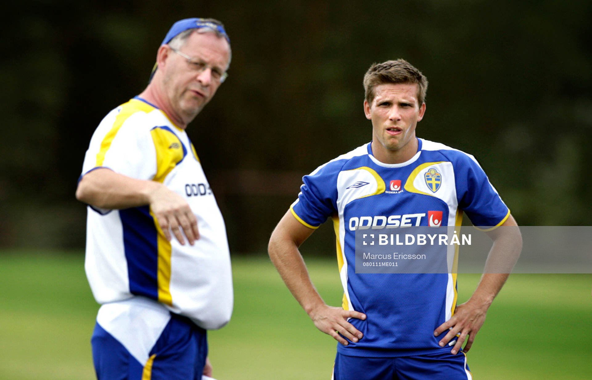 Lars Lagerbäck, förbundskapten, pratar och Anders