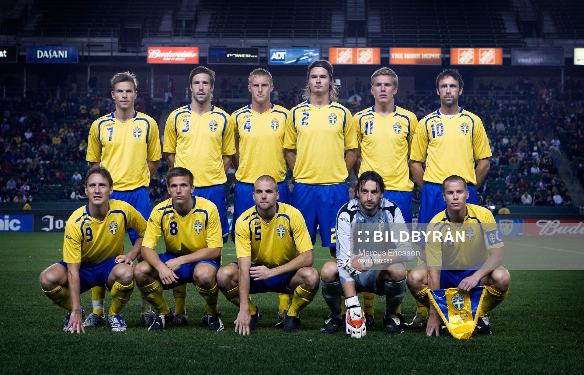  Bak Fr.v. Niclas Alexandersson, Mattias Bjärsmyr, Peter Larsson, Mikael Lustig, Pontus Wernbloom och Rade Prica.