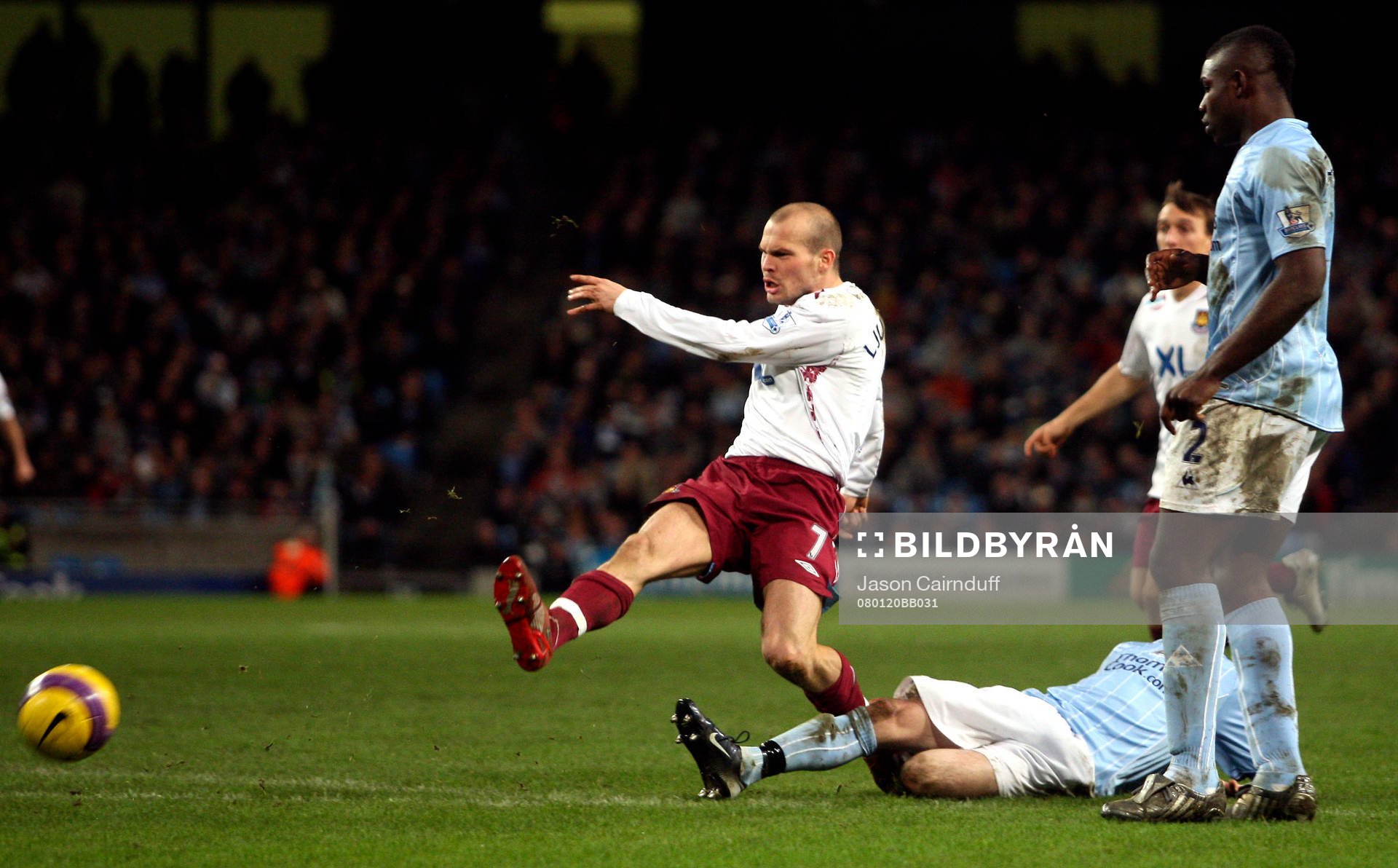 Fredrik Ljungberg, West Ham, skott på mål