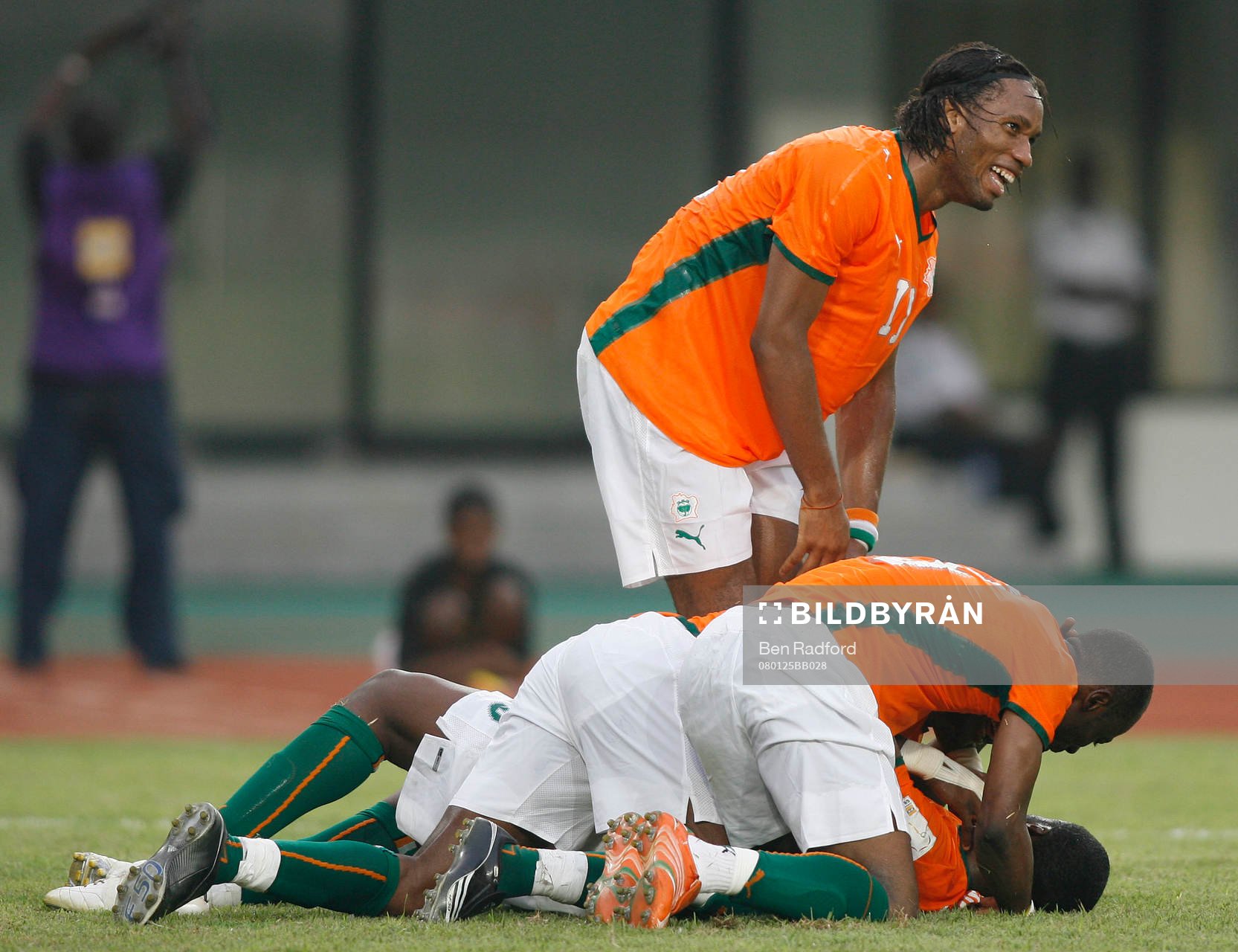 Yaya Toure och Didier Drogba, Elfenbenskusten (Jubel)