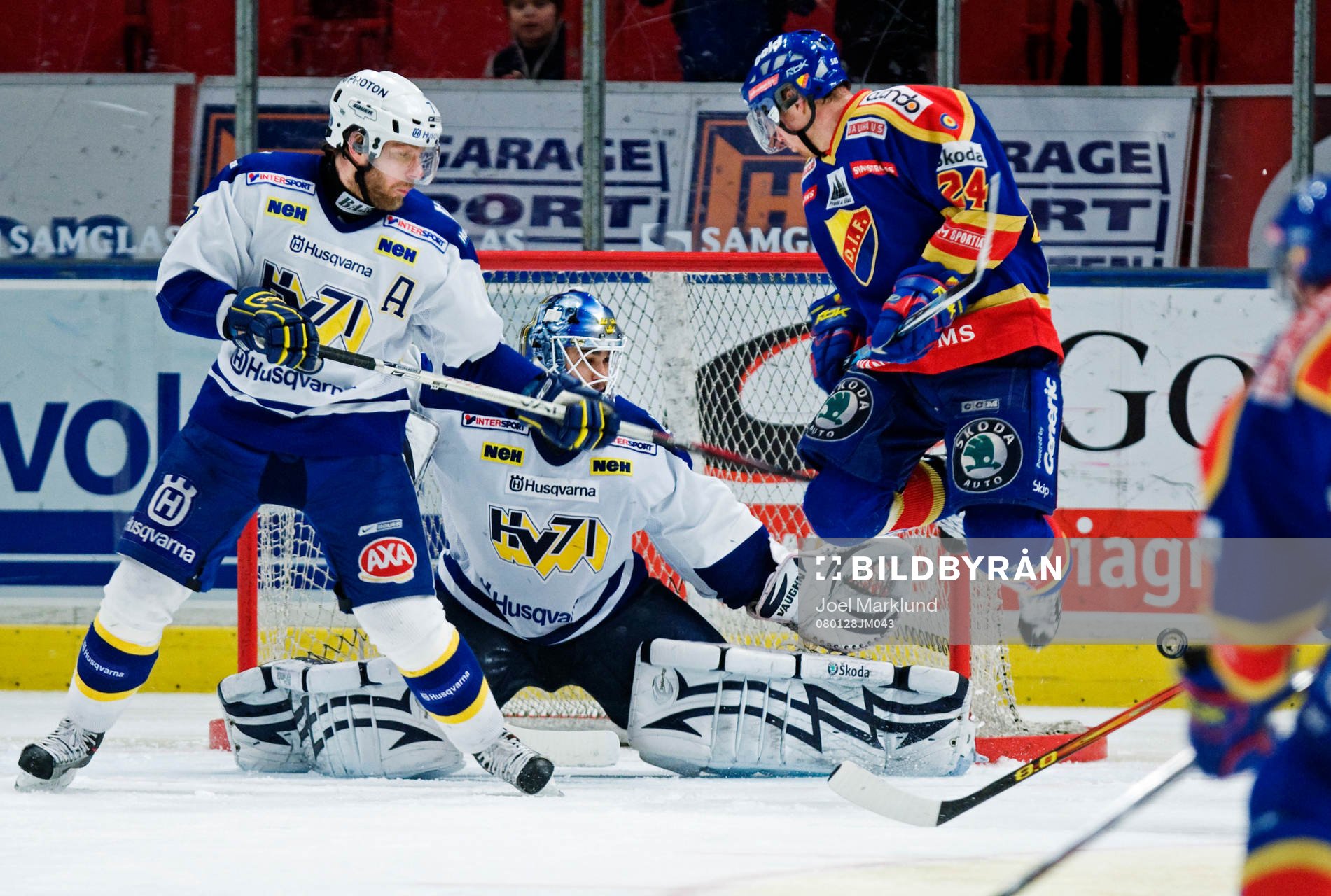 Per Gustafsson, HV71, Stefan Liv, målvakt, HV71, och Pär
