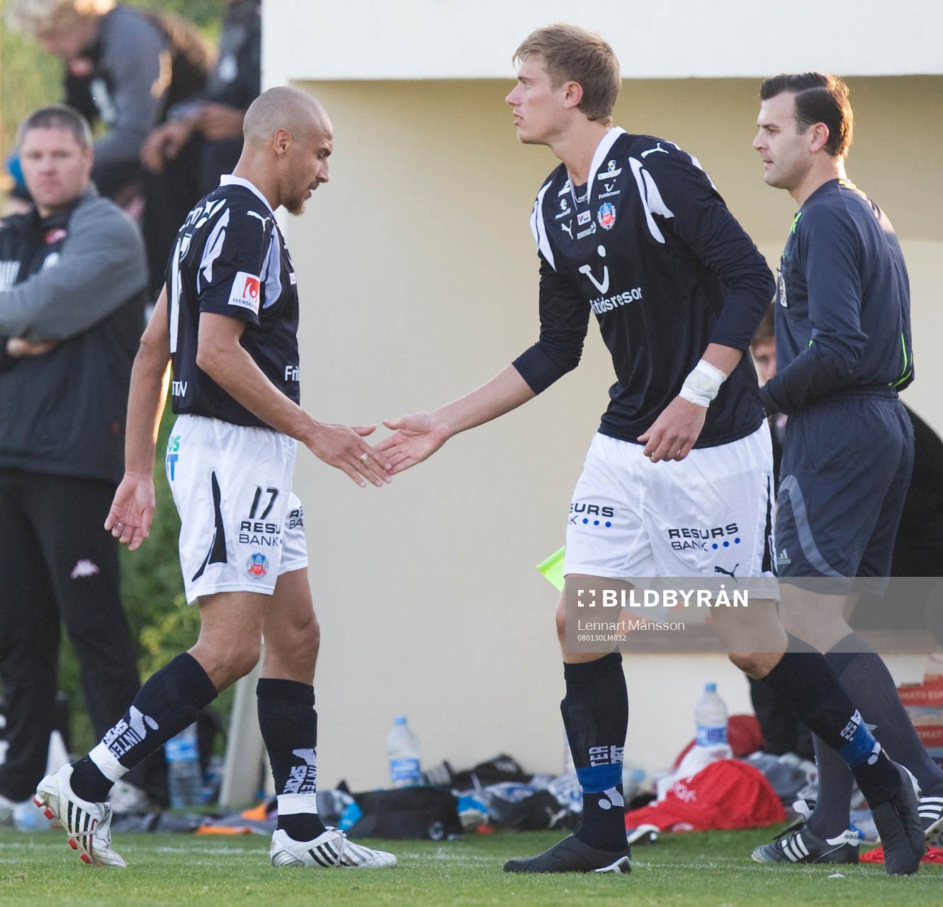 Byte, Tobias Holmqvist byter av  Henrik Larsson