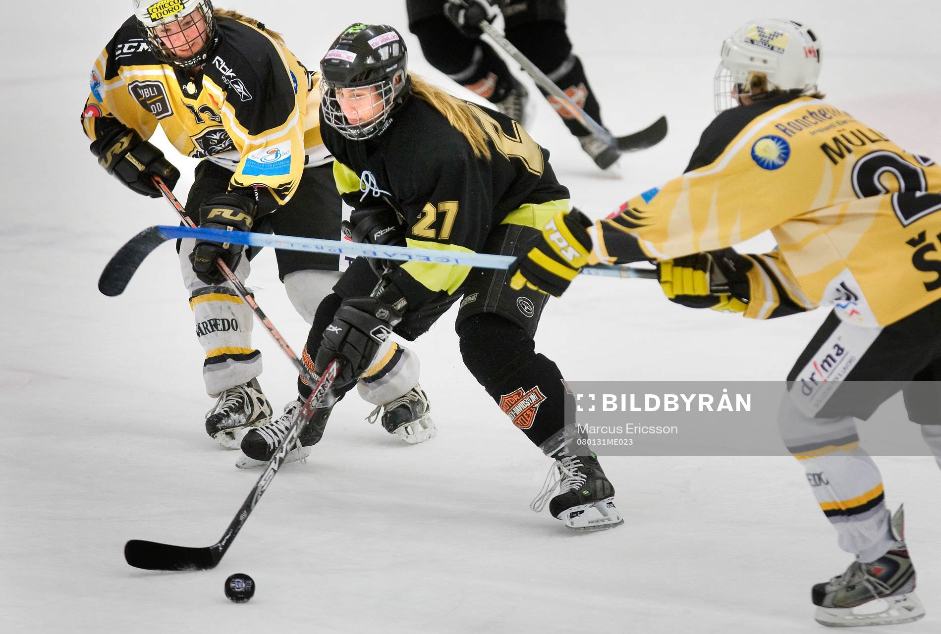 Fizela Blom, AIK trycker in sig mellan Iris Muller