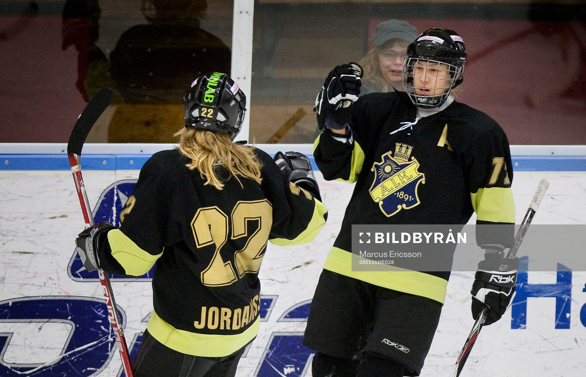 Isabelle Jordansson och Maria Rooth, AIK jubel
