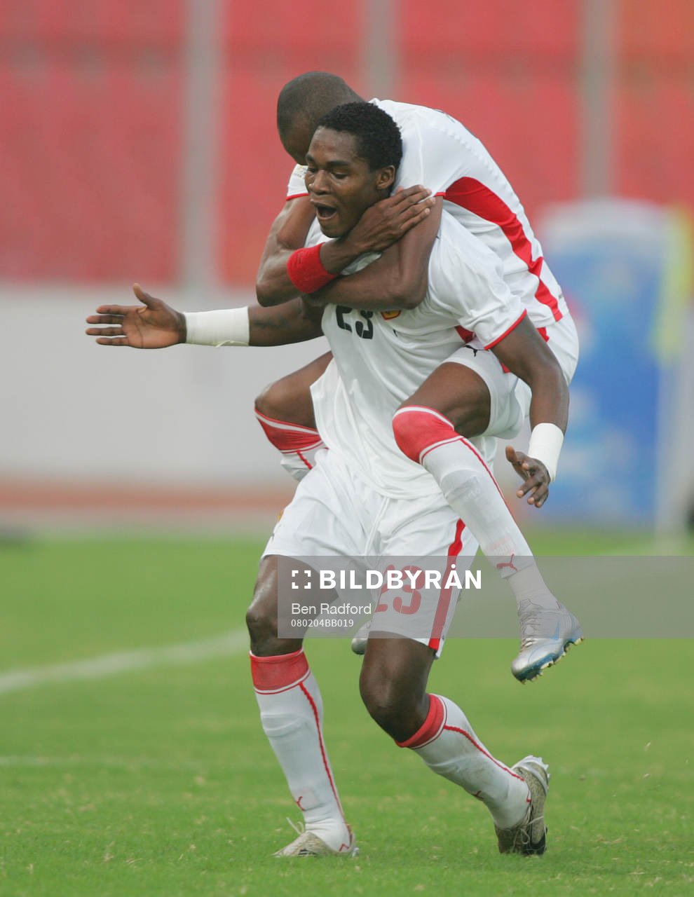 Manucho Alberto Mateus och Felisberto Amaral, Angola (Jubel)