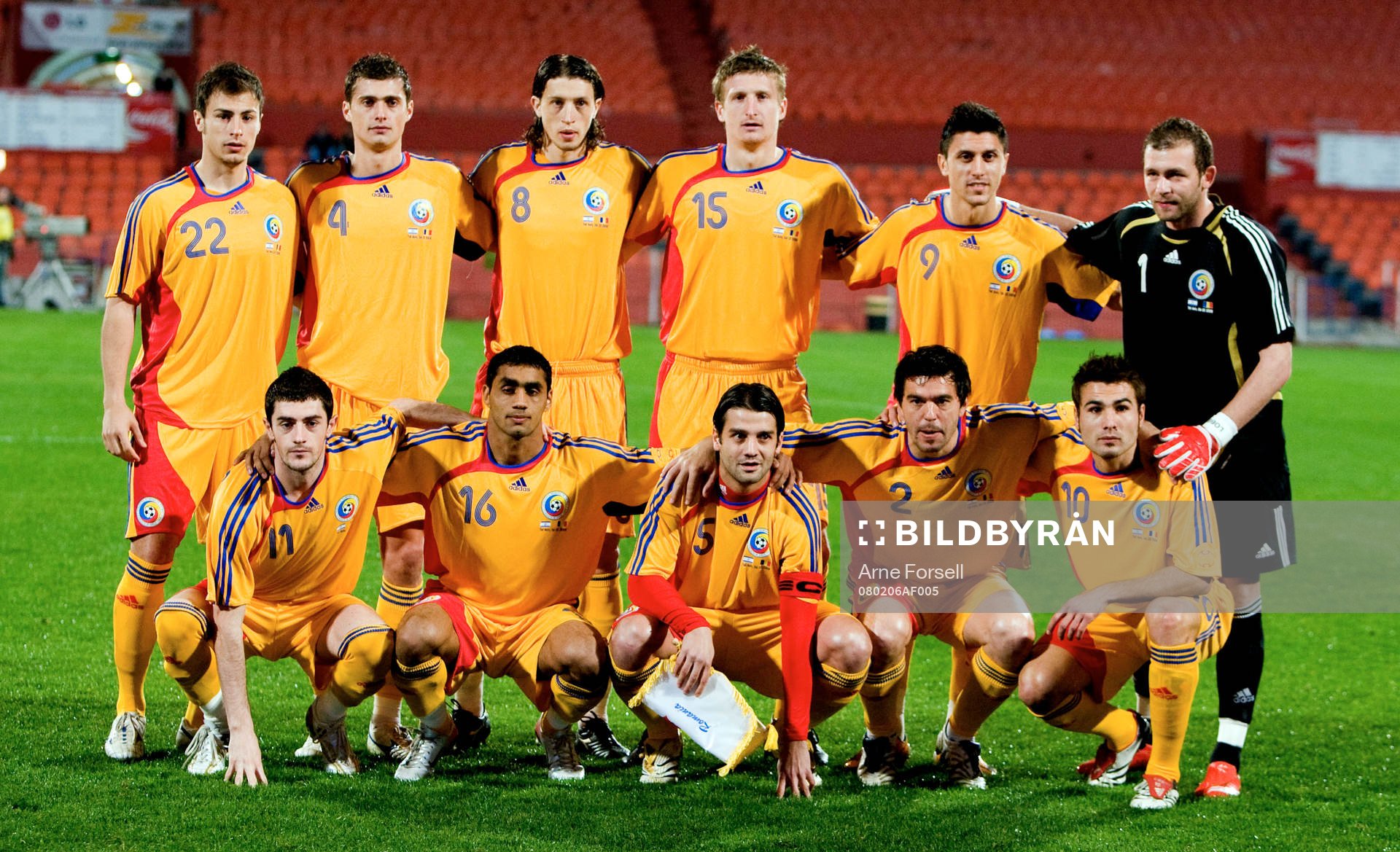 Rumänien, bakre raden fr.v: Stefan Radu, Gabriel Tamas, Ovidiu Petre, Dorin Goian, Ciprien Marica, Bogdan Lobont. Främre raden fr.v: Razvan Cocis, Banel Nicolita, Christian Chivu, Cosmin Contra, Adrian Mutu