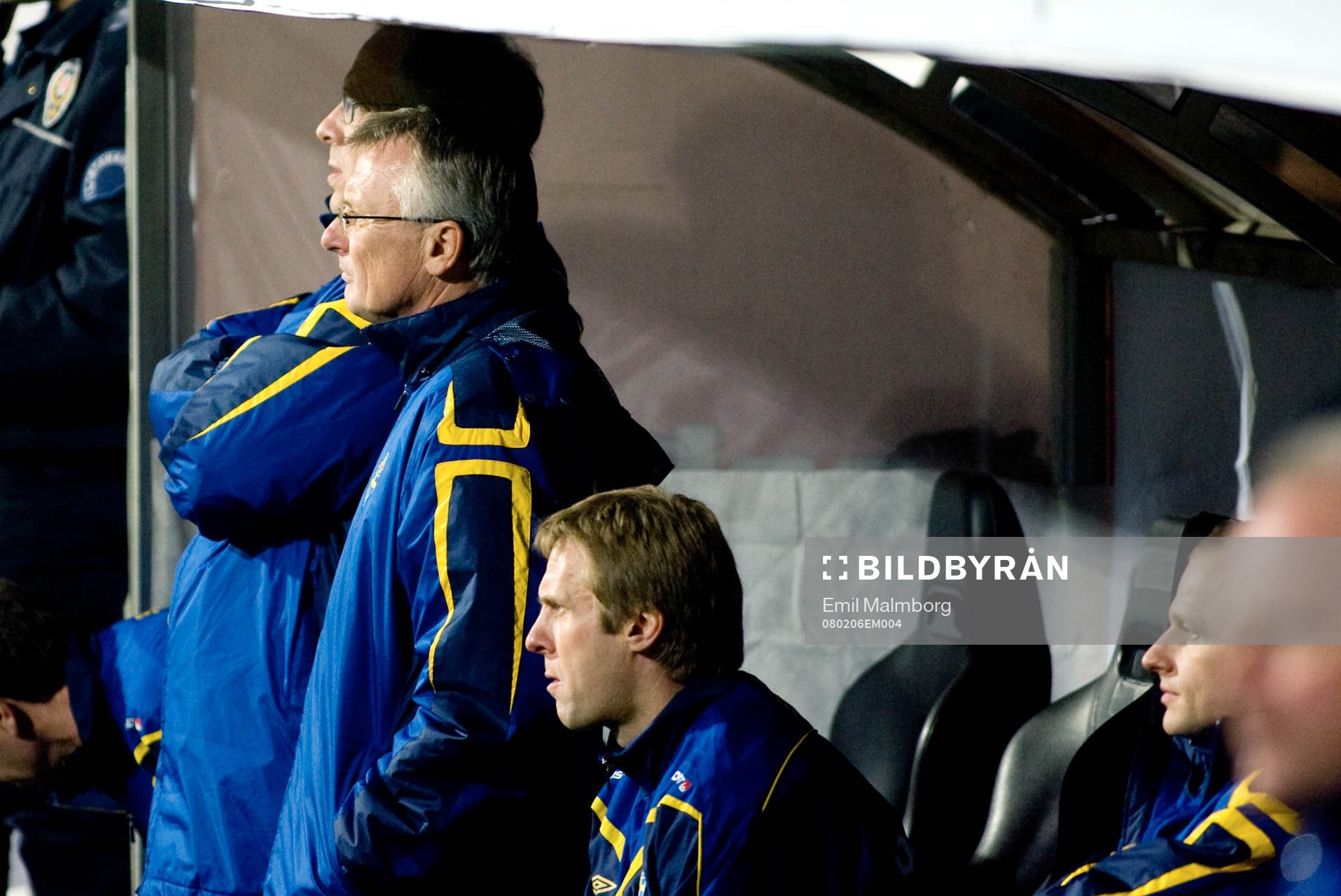 Bänken med förbundskapten Lars Lagerbäck och Roland