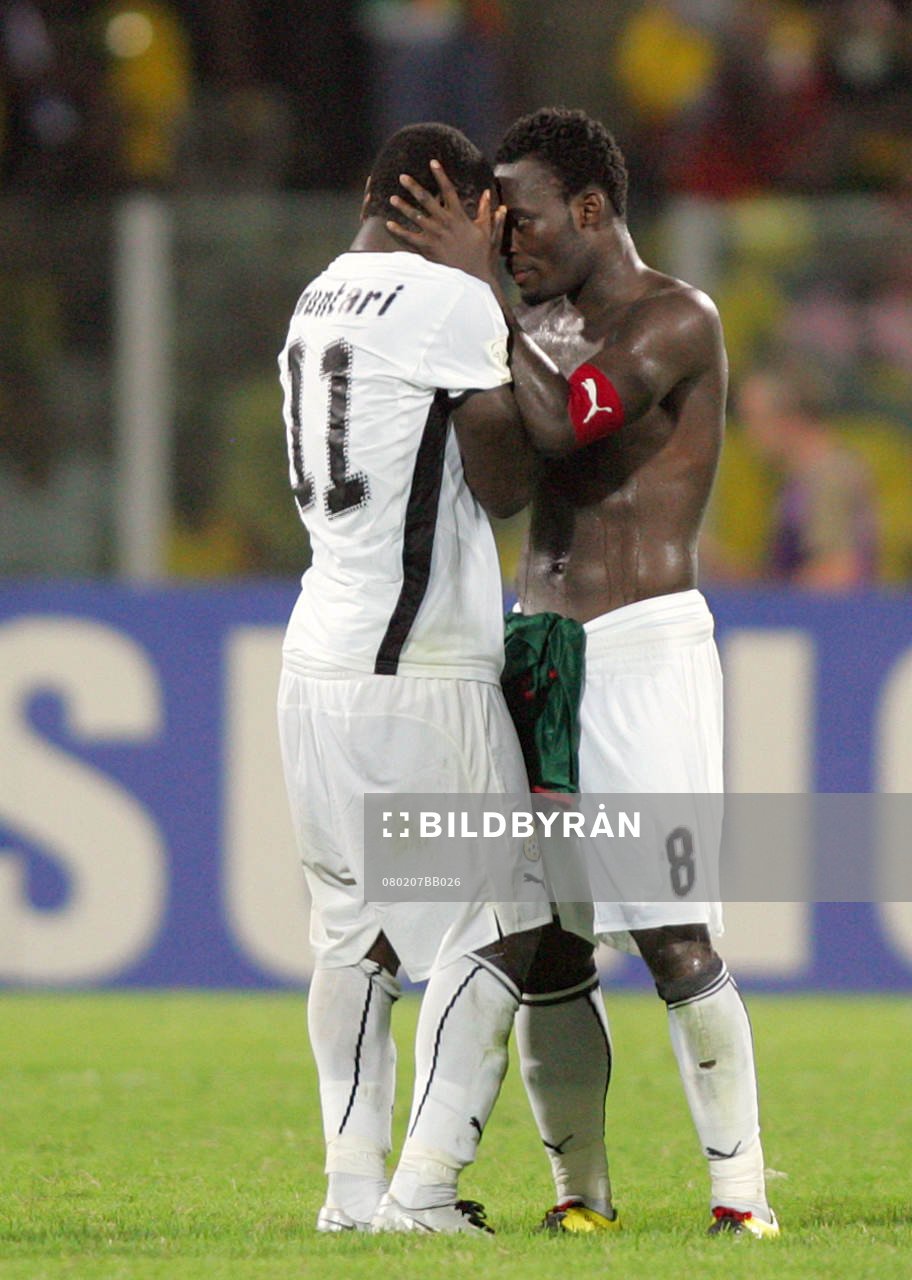 Michael Essien, Ghana tröstar Sulley Muntari