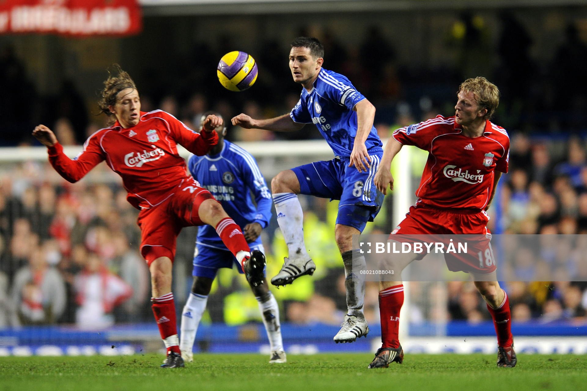 Frank Lampard, Chelsea, flankeras av Lucas Leiva och Dirk