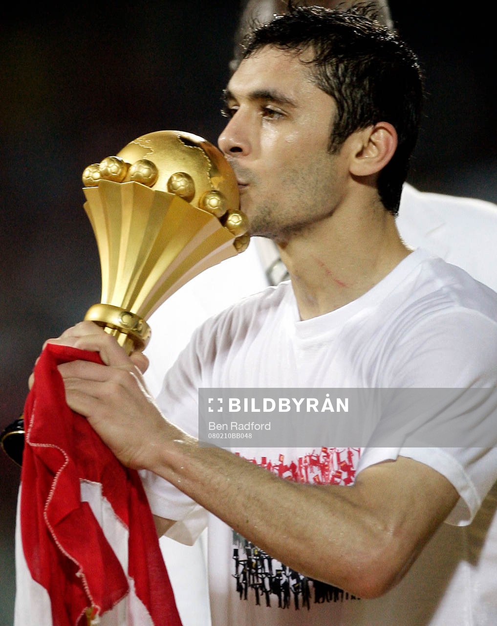 Hasan Kamel, Egypten, kysser pokalen. Glädje