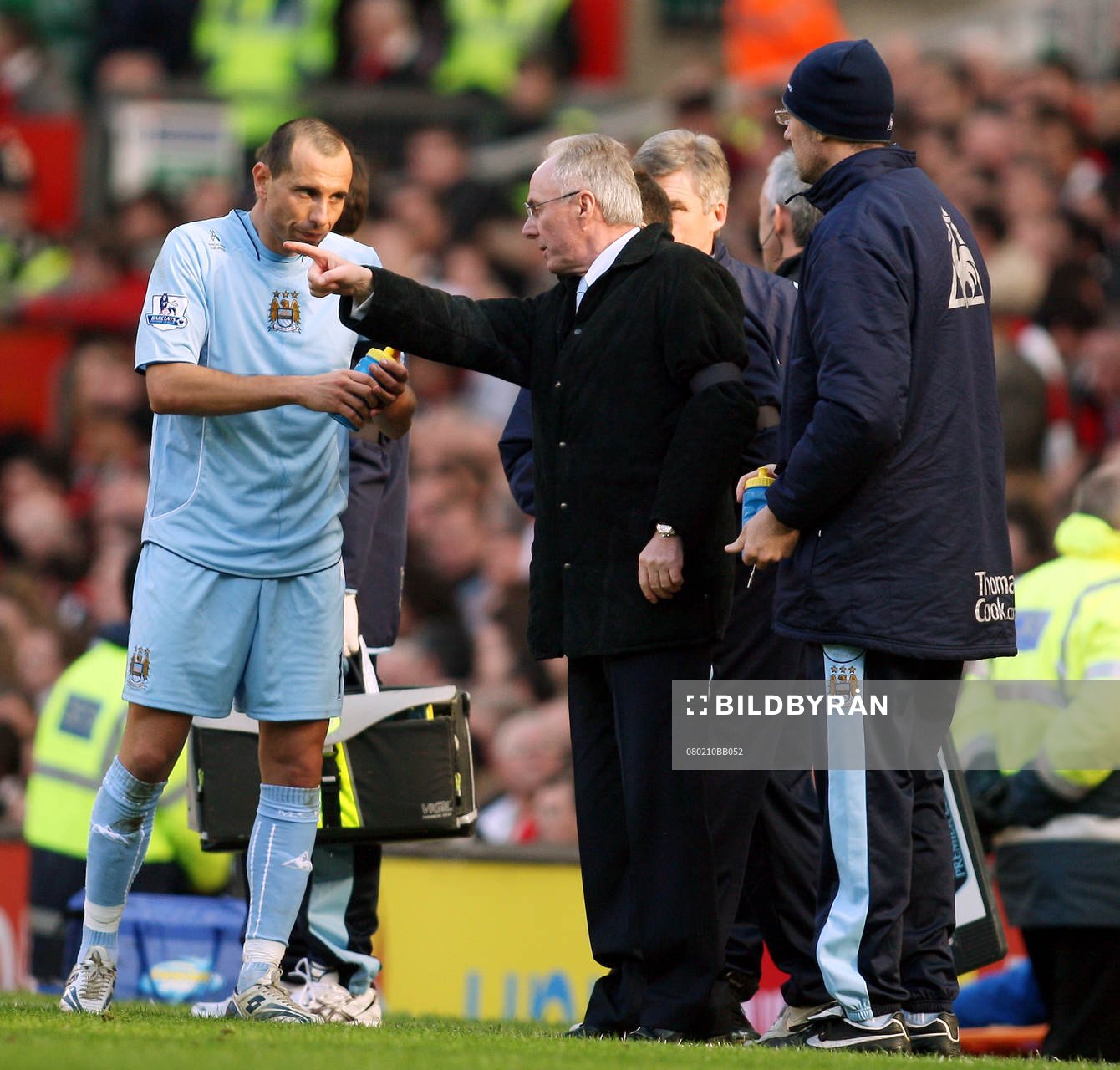 Sven Göran Eriksson, tränare, Manchester City, instruerar Martin Petrov.