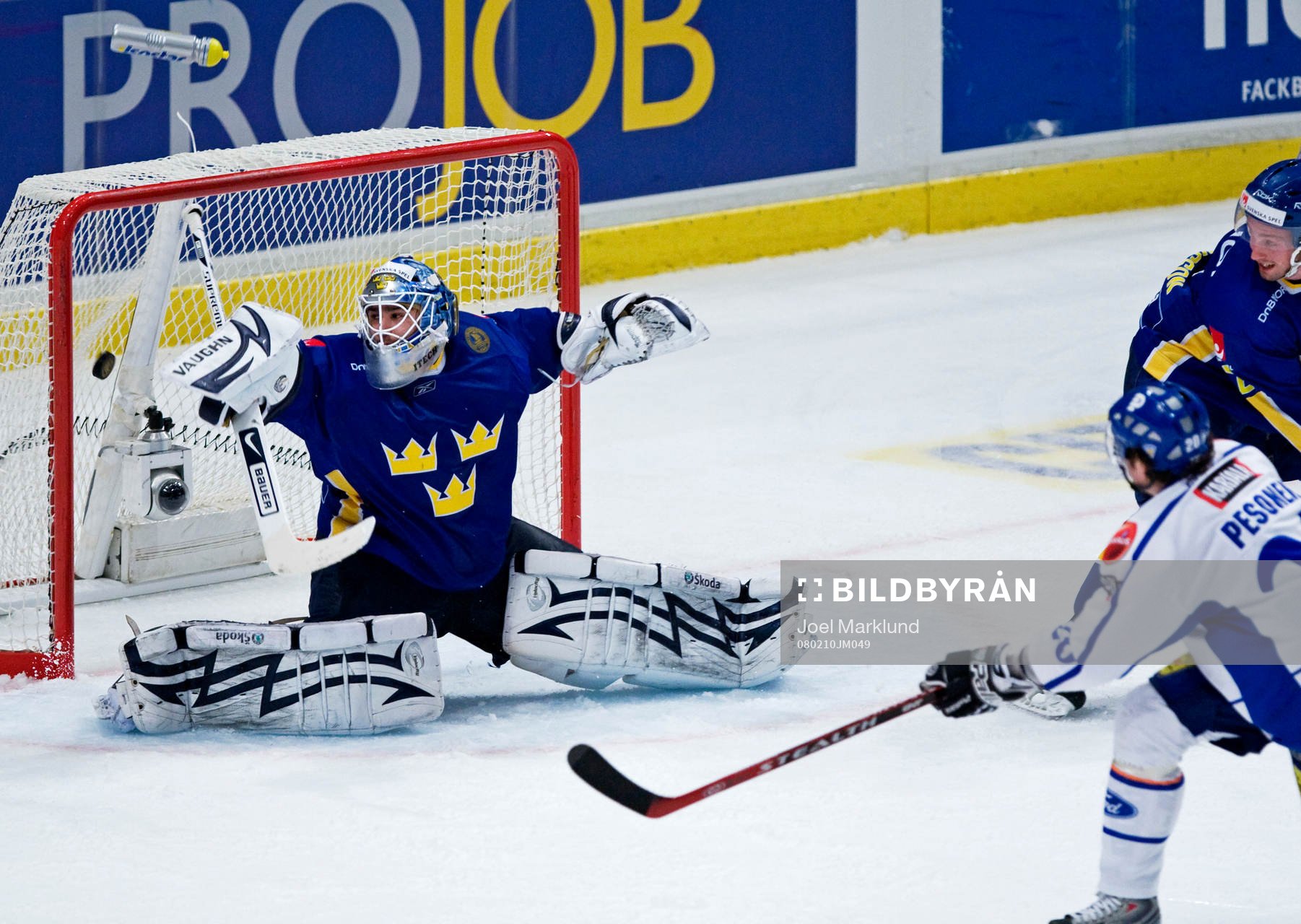 Janne Pesonen, Finland, gör 1-2 bakom Stefan Liv,