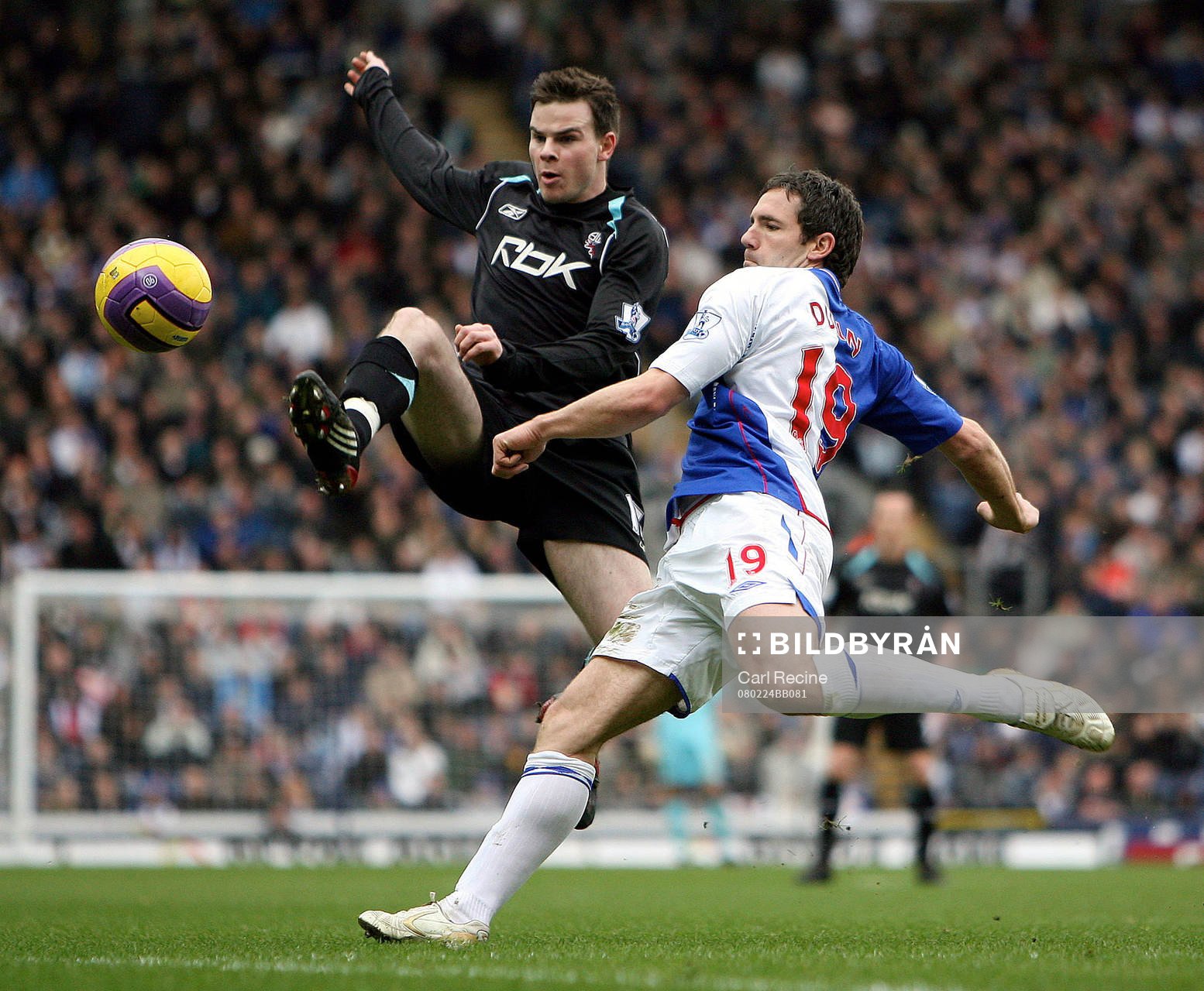 David Dunn, Blackburn och  Danny Guthrie, Bolton