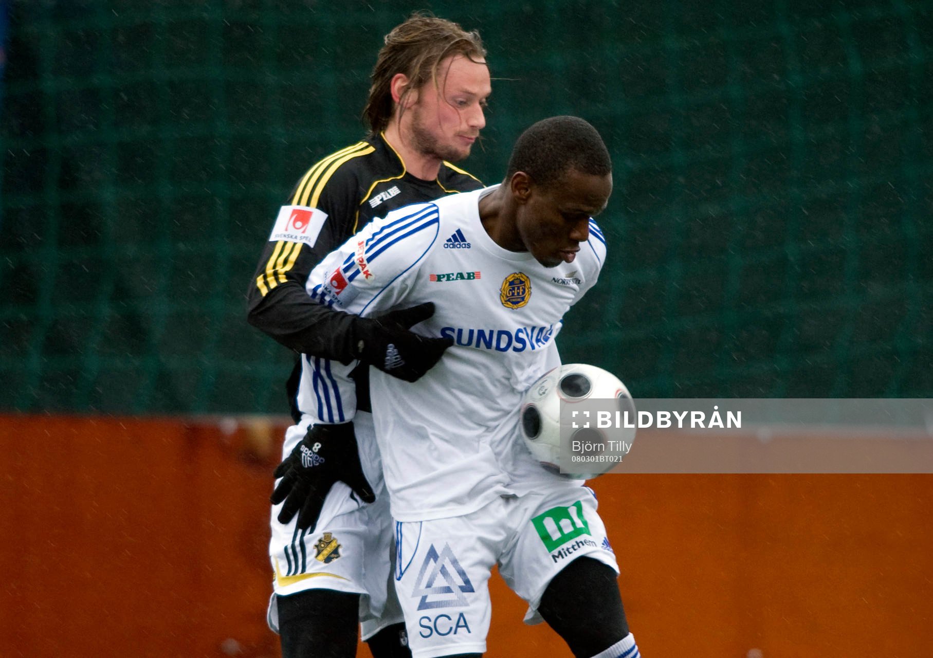 Patrik Karlsson, AIK, och Robert Mambo Mumba, Sundsvall