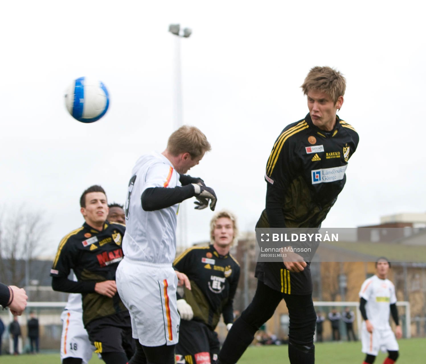 0-1, Simon Larsson nickar in en hörna