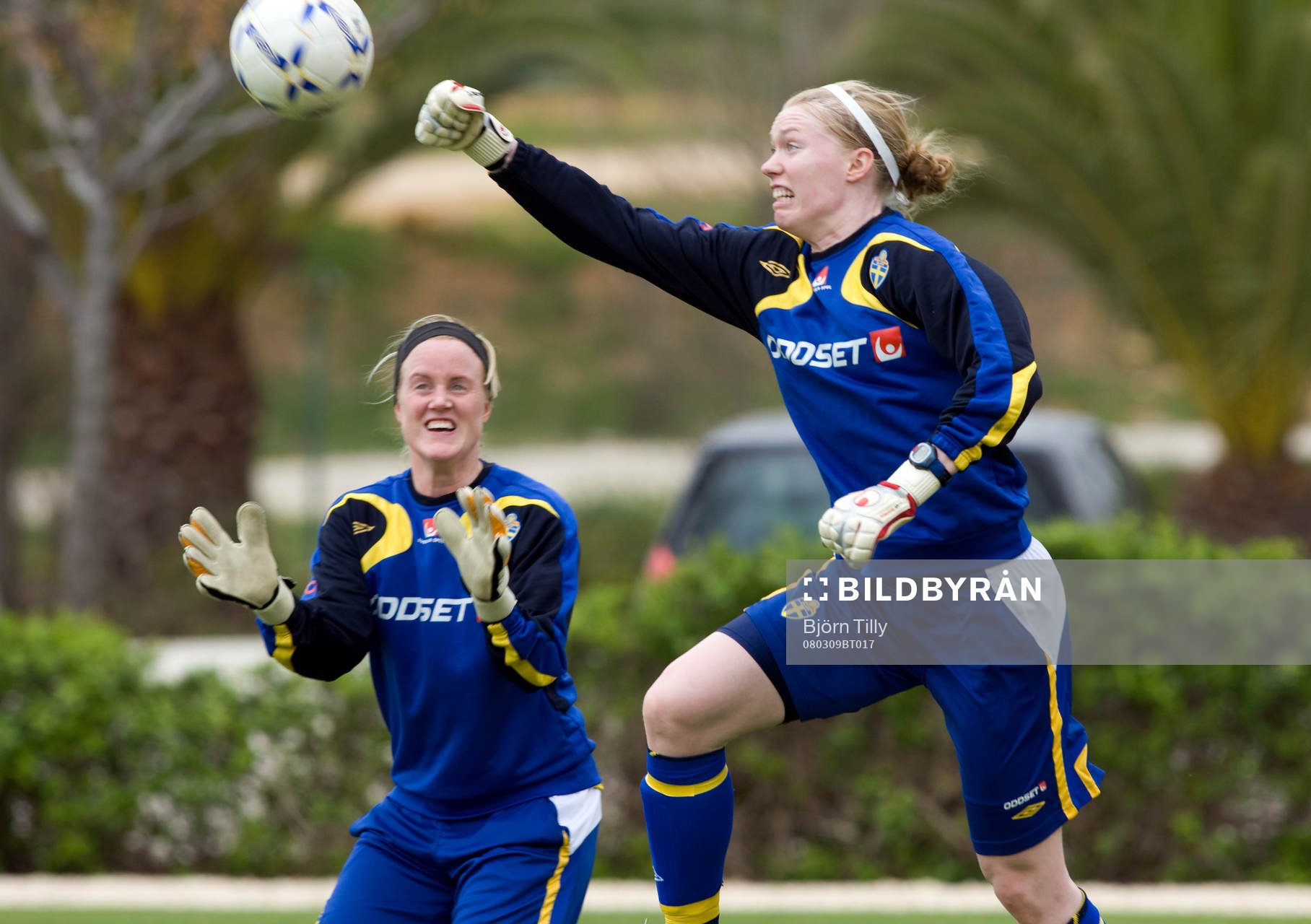 Kristin Hammarström, målvakt och Hedvig Lindahl, målvakt
