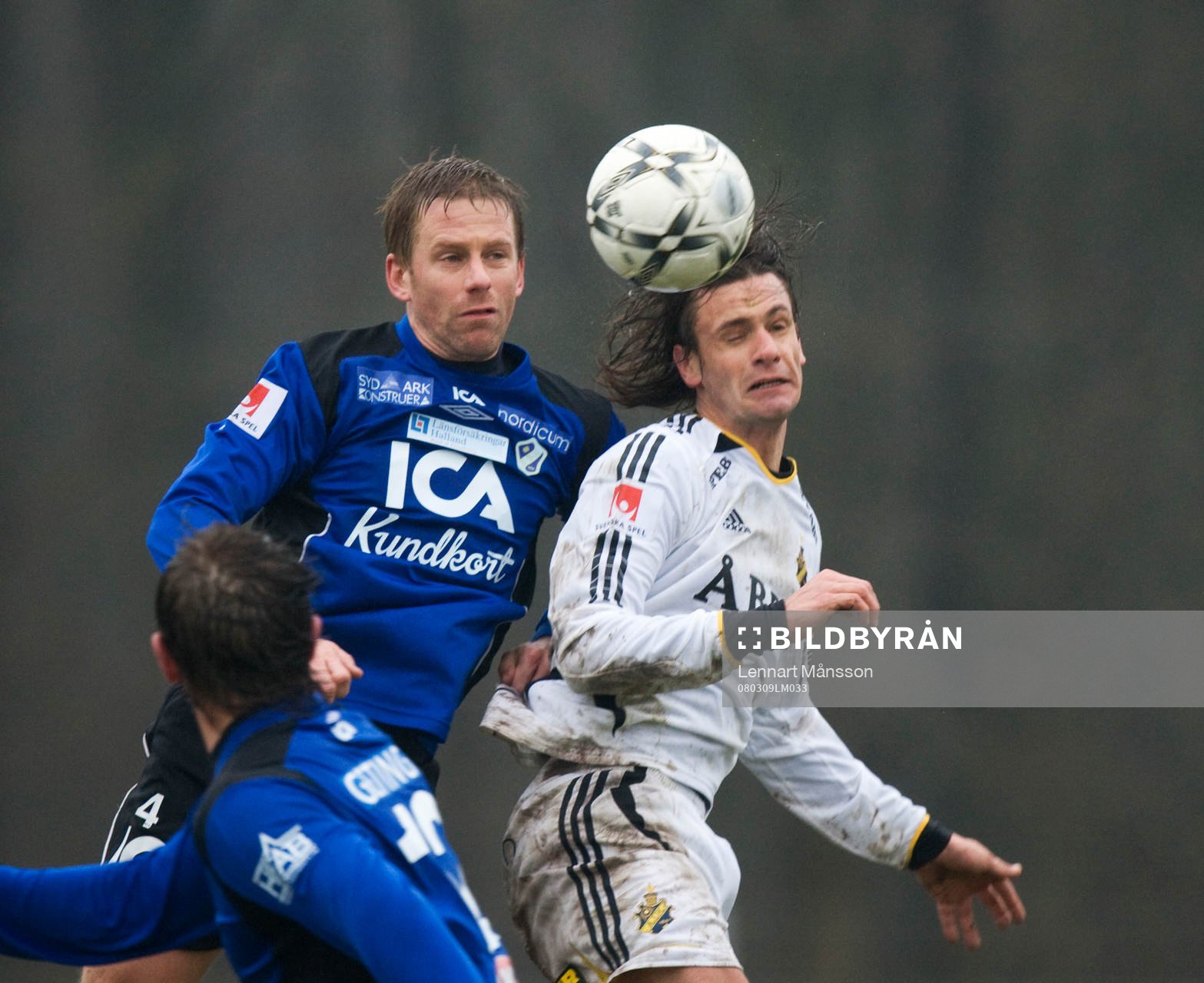 Tommy Jönsson och Ivan Obolo nickduell