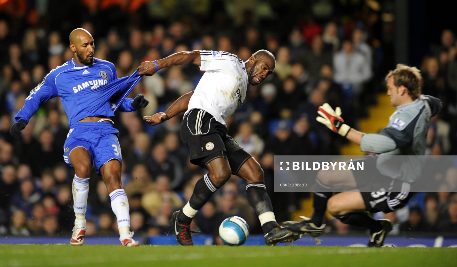  Nicolas Anelka, Birmingham, i närkamp med Darren Moore och Roy Carroll, Derby.