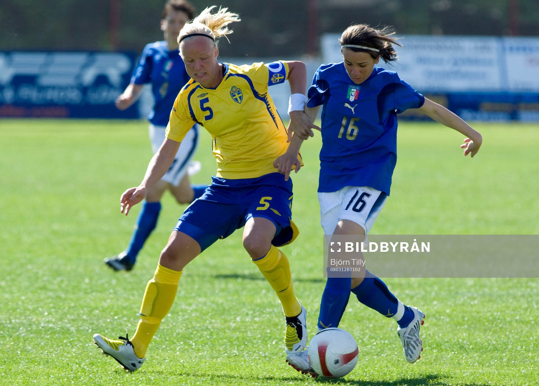 Caroline Seger, Sverige,  och Pamela Conti, Italien