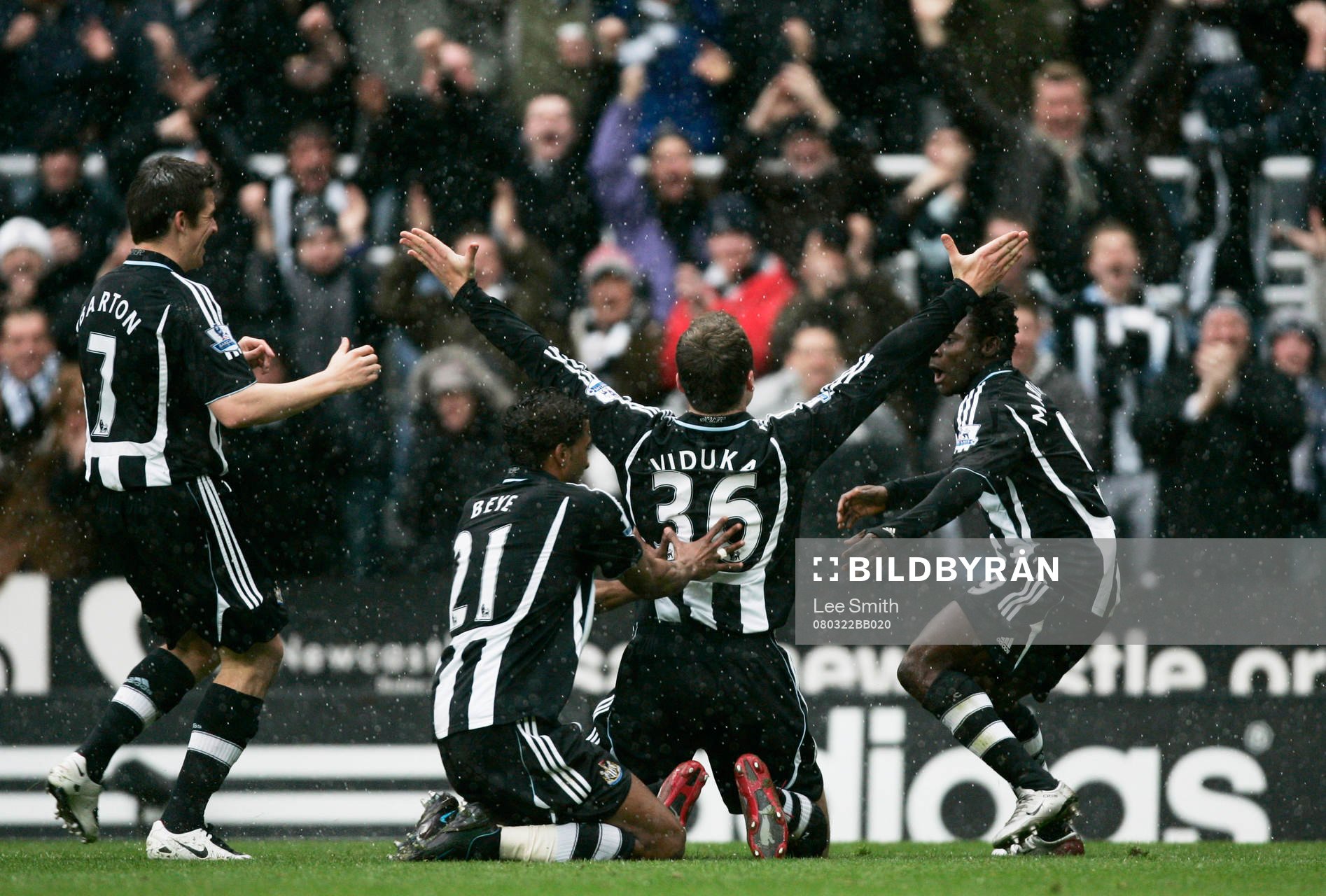 Mark Viduka, Newcastle, jubel med lagkamrater