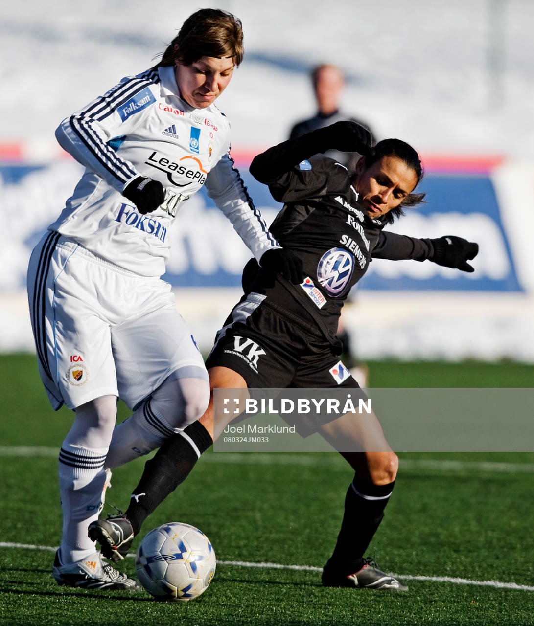 Linda Forsberg, Djurgården, i närksmp med Marta, Umeå