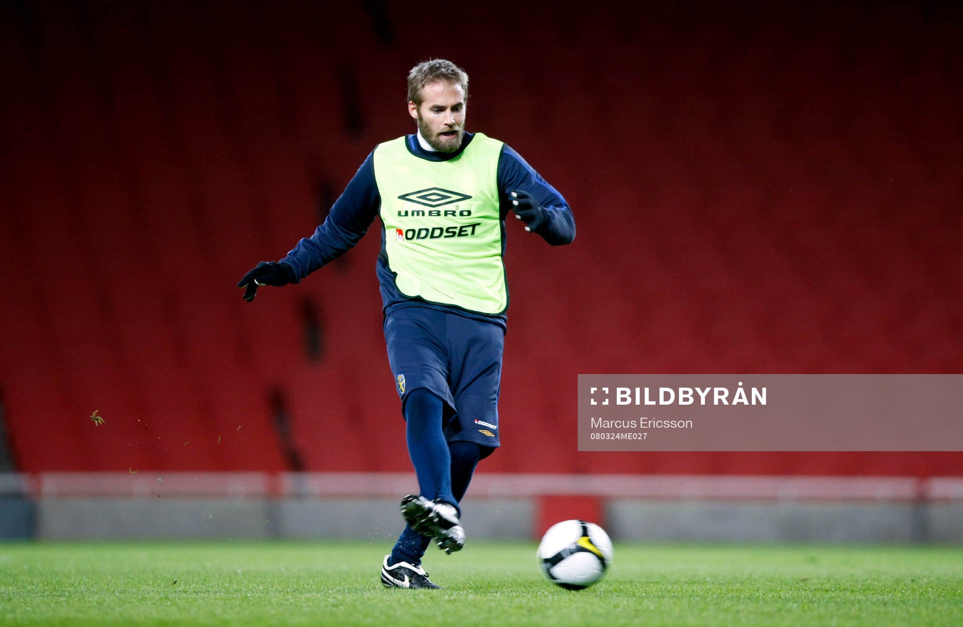   Träning på The Emirates Stadium i London inför jubileumsmatchen mot Brasilien. Olof Mellberg